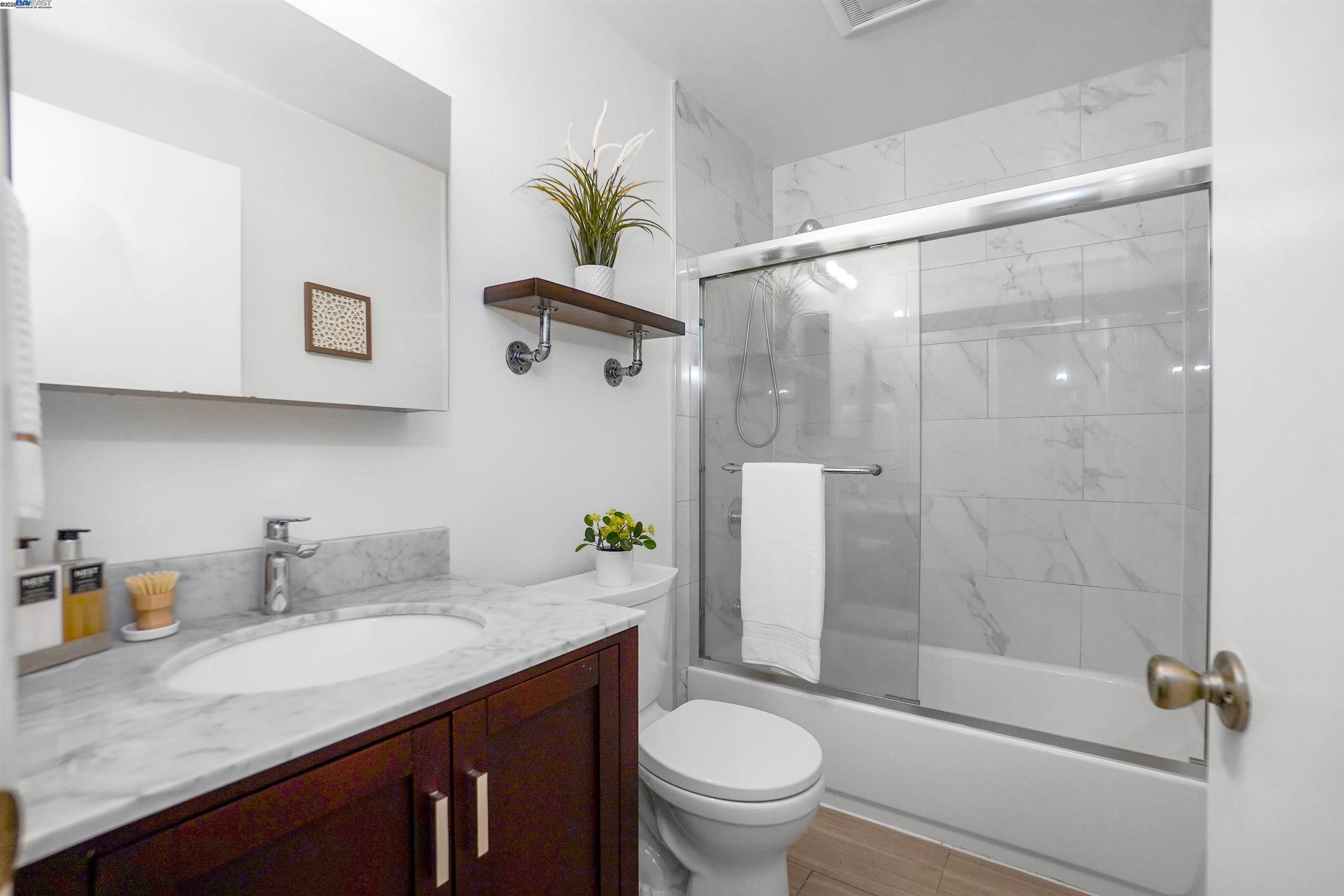 Detail Gallery Image 11 of 45 For 5326 Briar Ridge, Castro Valley,  CA 94552 - 3 Beds | 3 Baths