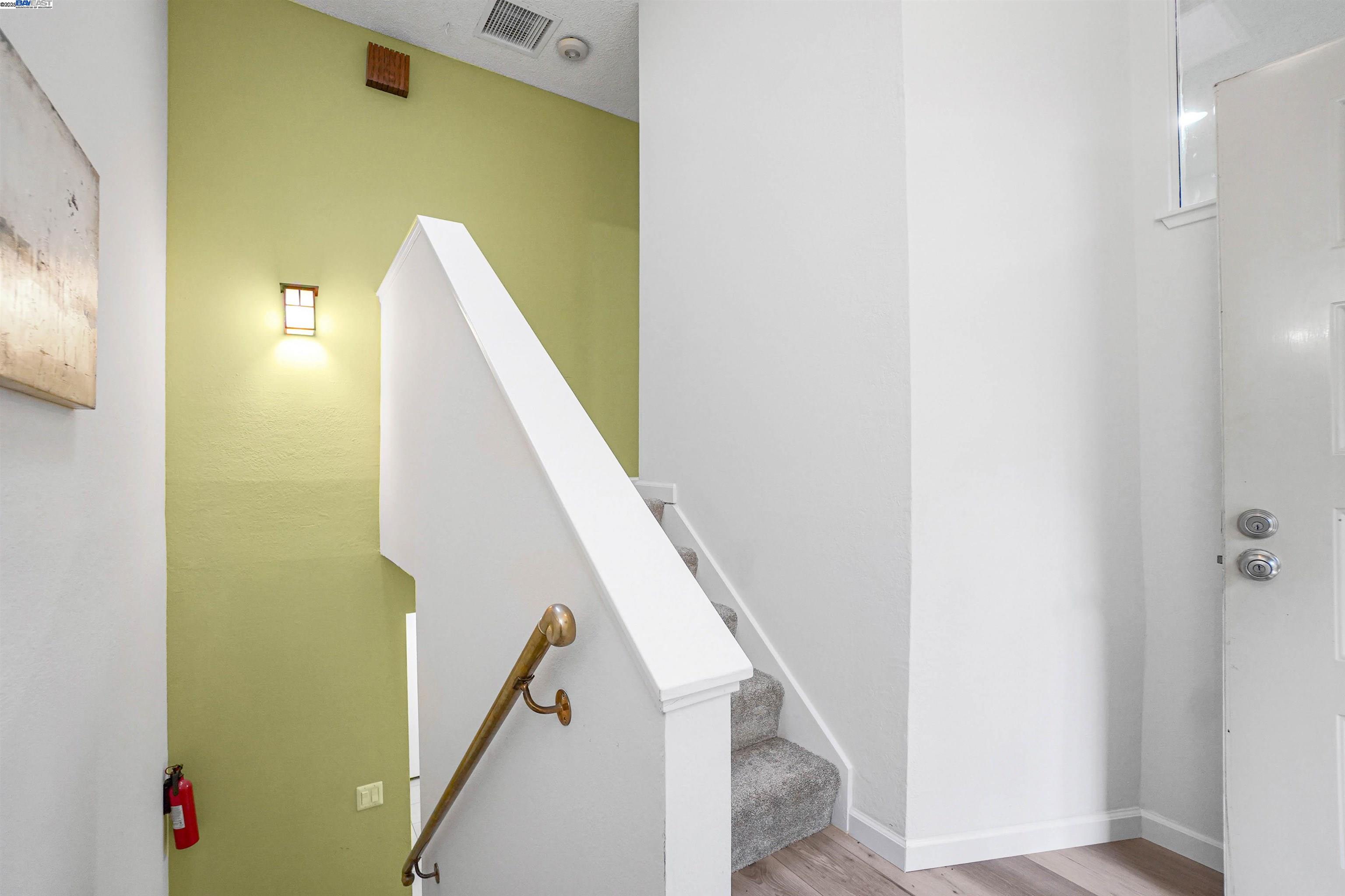 Detail Gallery Image 17 of 45 For 5326 Briar Ridge, Castro Valley,  CA 94552 - 3 Beds | 3 Baths