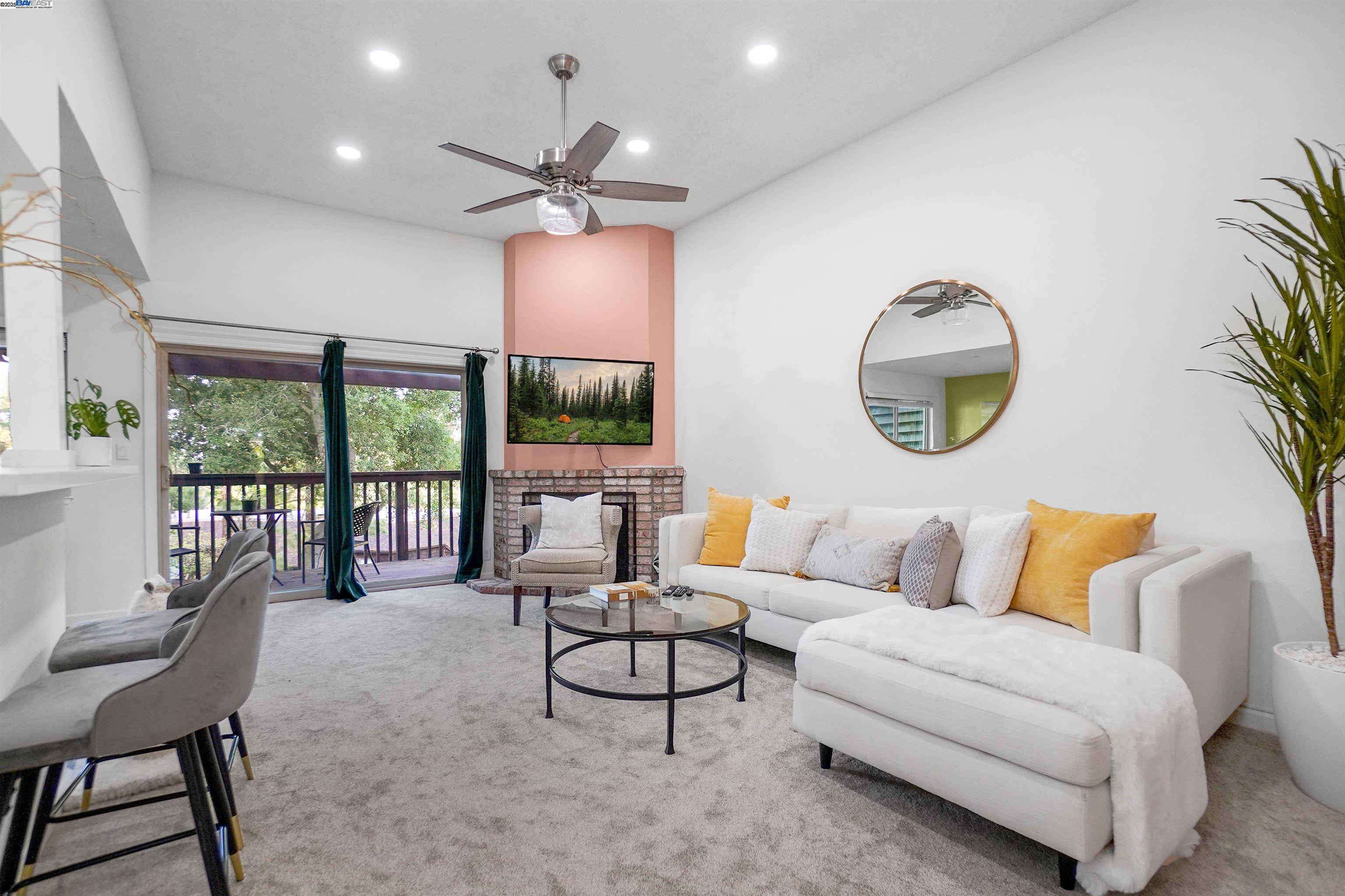 Detail Gallery Image 4 of 45 For 5326 Briar Ridge, Castro Valley,  CA 94552 - 3 Beds | 3 Baths
