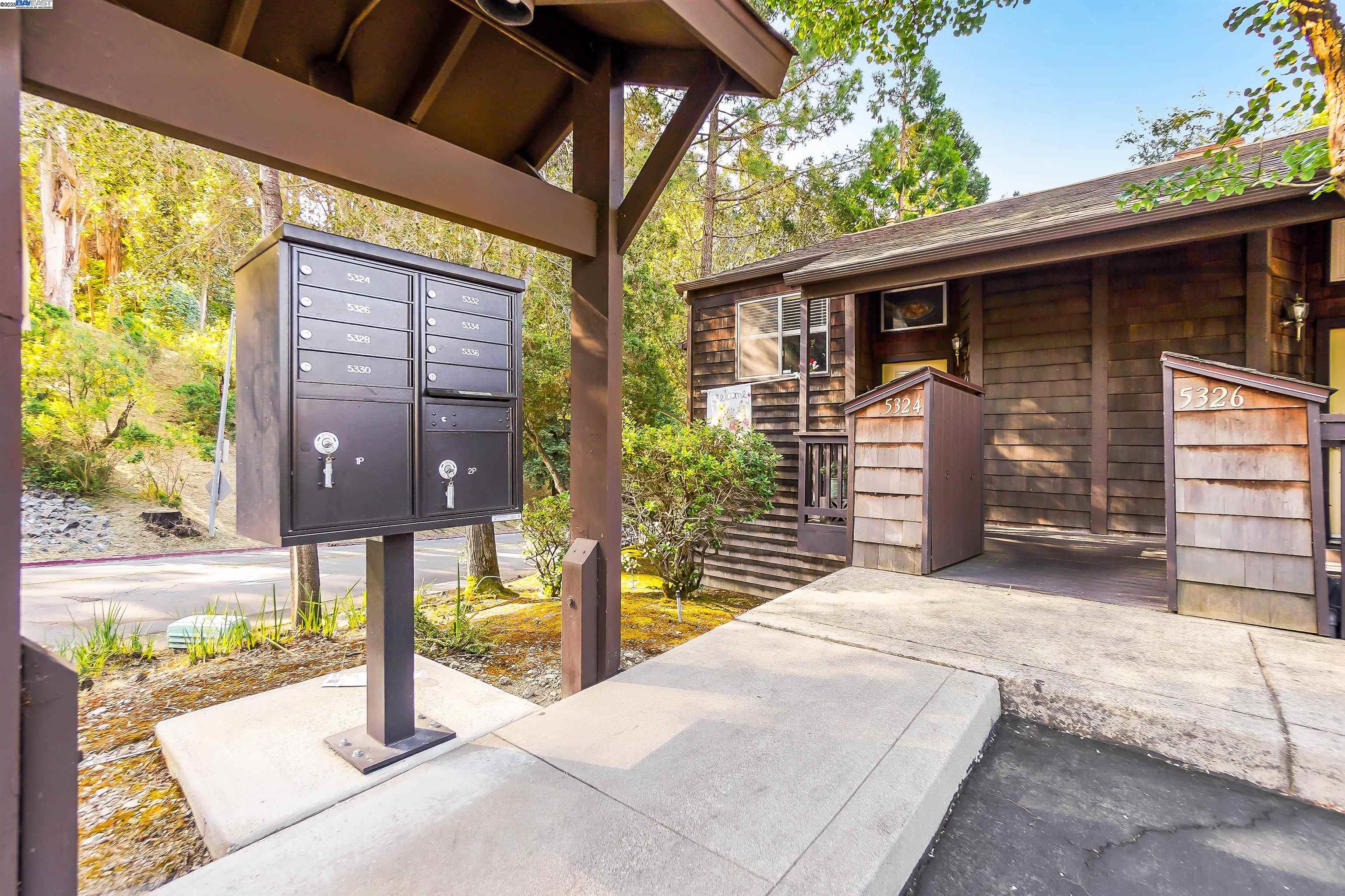Detail Gallery Image 41 of 45 For 5326 Briar Ridge, Castro Valley,  CA 94552 - 3 Beds | 3 Baths