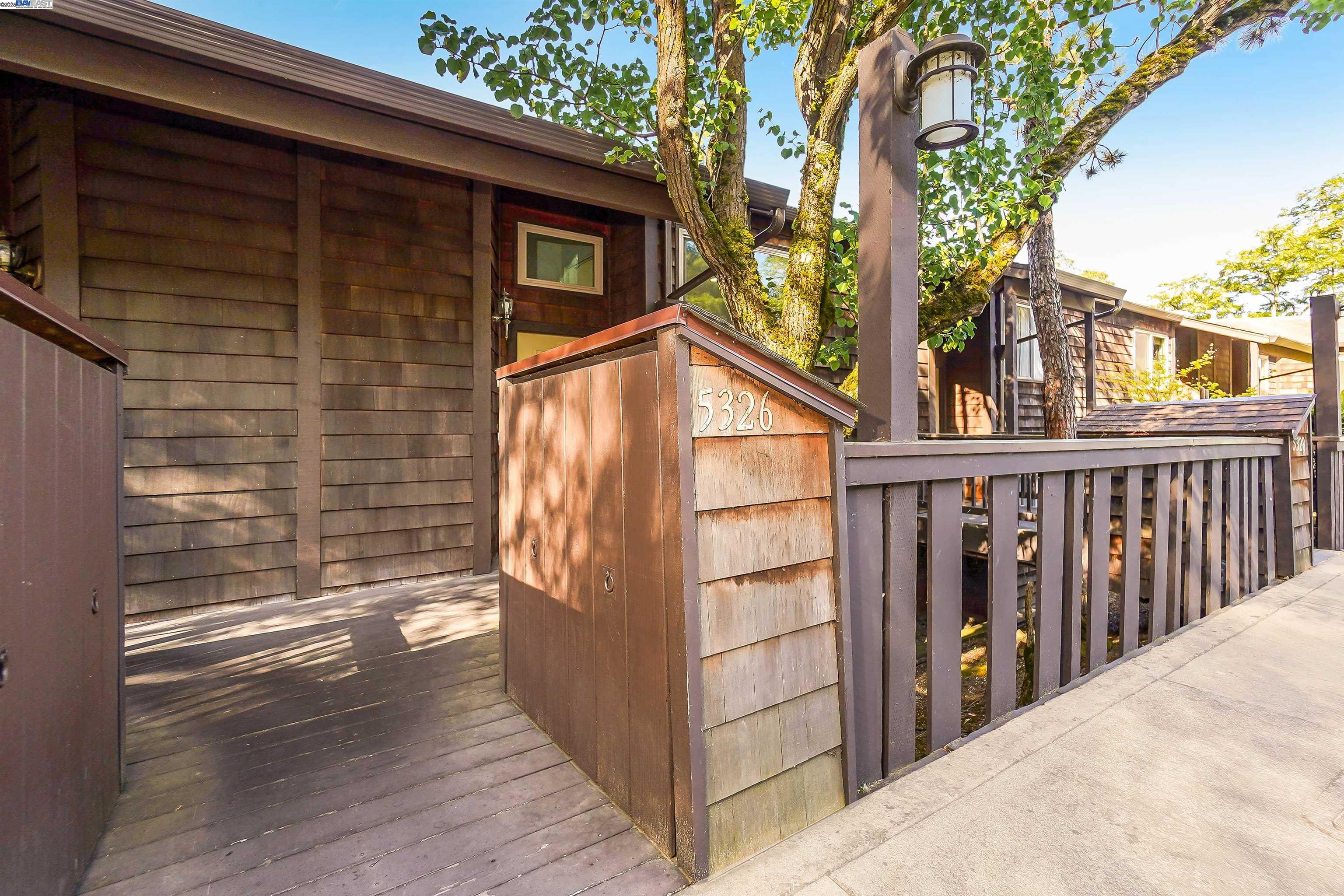 Detail Gallery Image 42 of 45 For 5326 Briar Ridge, Castro Valley,  CA 94552 - 3 Beds | 3 Baths