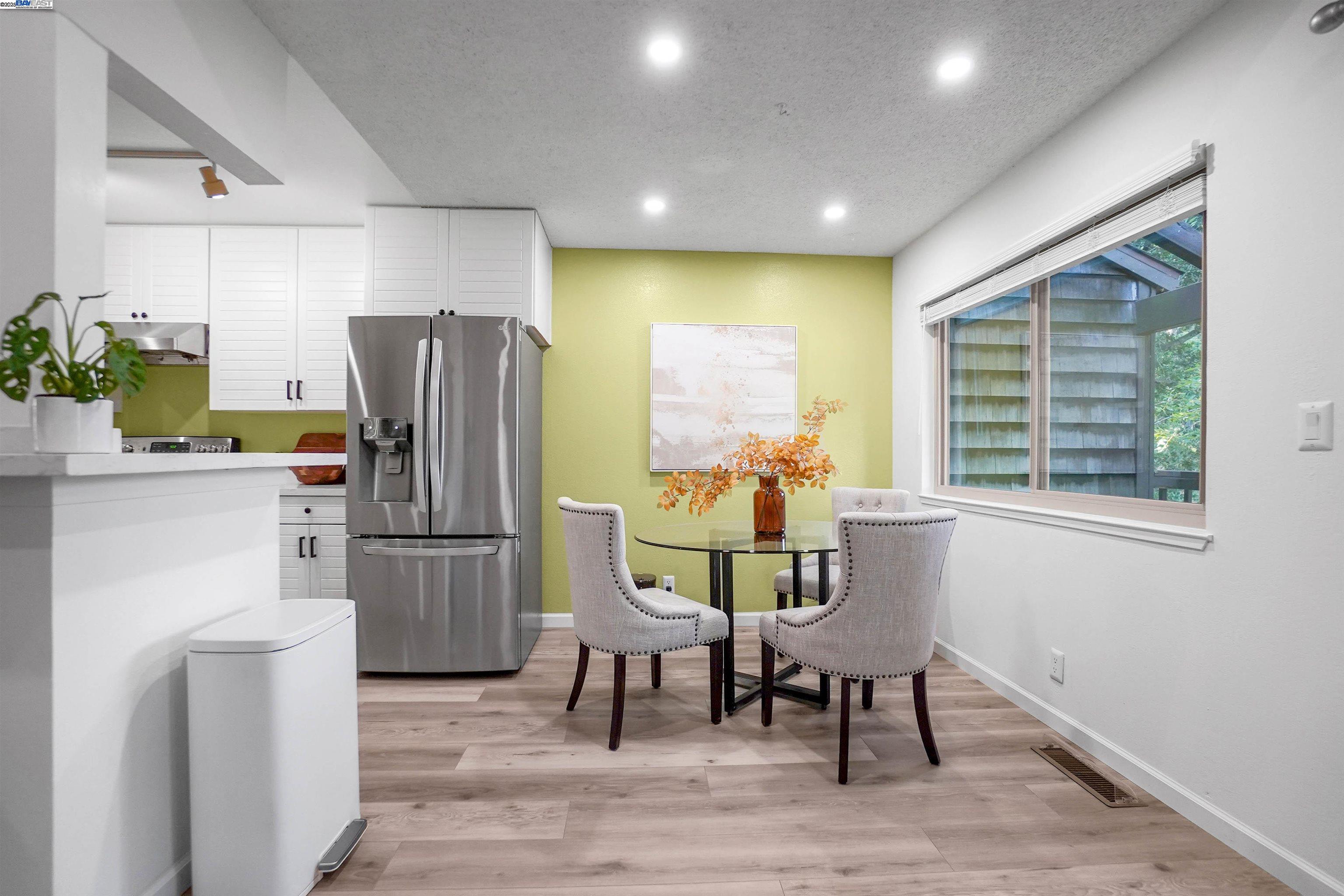 Detail Gallery Image 6 of 45 For 5326 Briar Ridge, Castro Valley,  CA 94552 - 3 Beds | 3 Baths