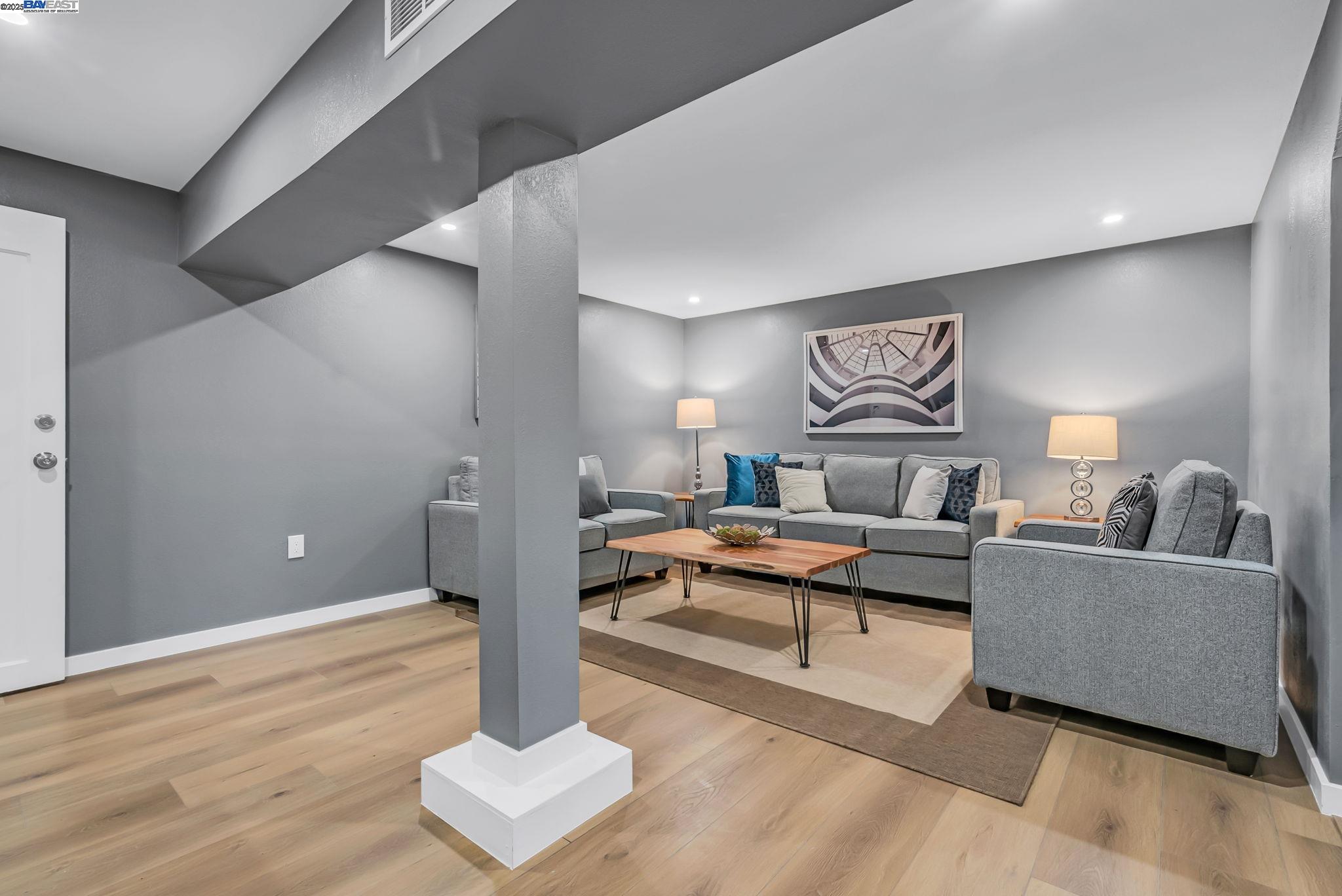 Detail Gallery Image 6 of 60 For 146 Ralston St, San Francisco,  CA 94132 - 3 Beds | 3 Baths
