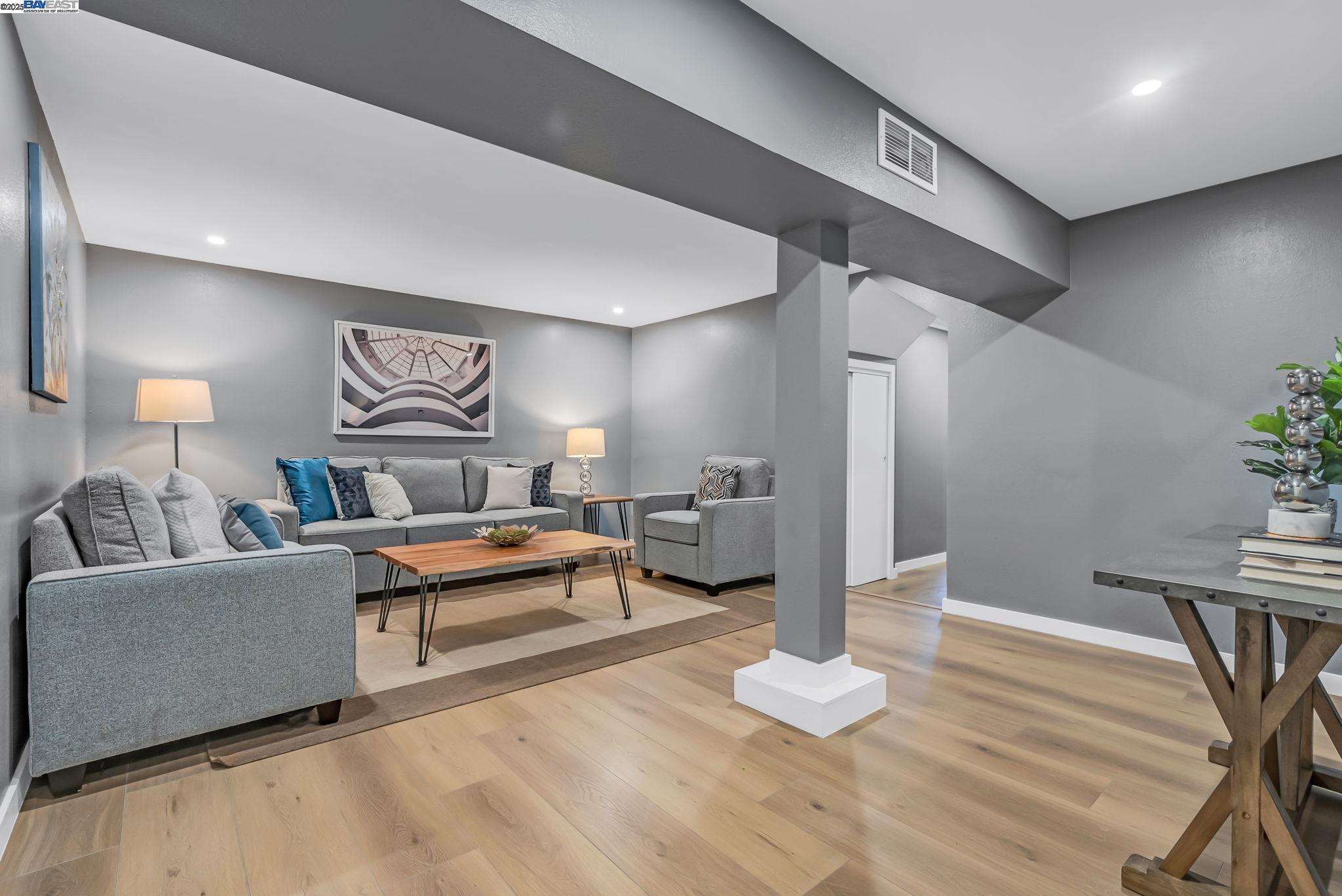Detail Gallery Image 7 of 60 For 146 Ralston St, San Francisco,  CA 94132 - 3 Beds | 3 Baths