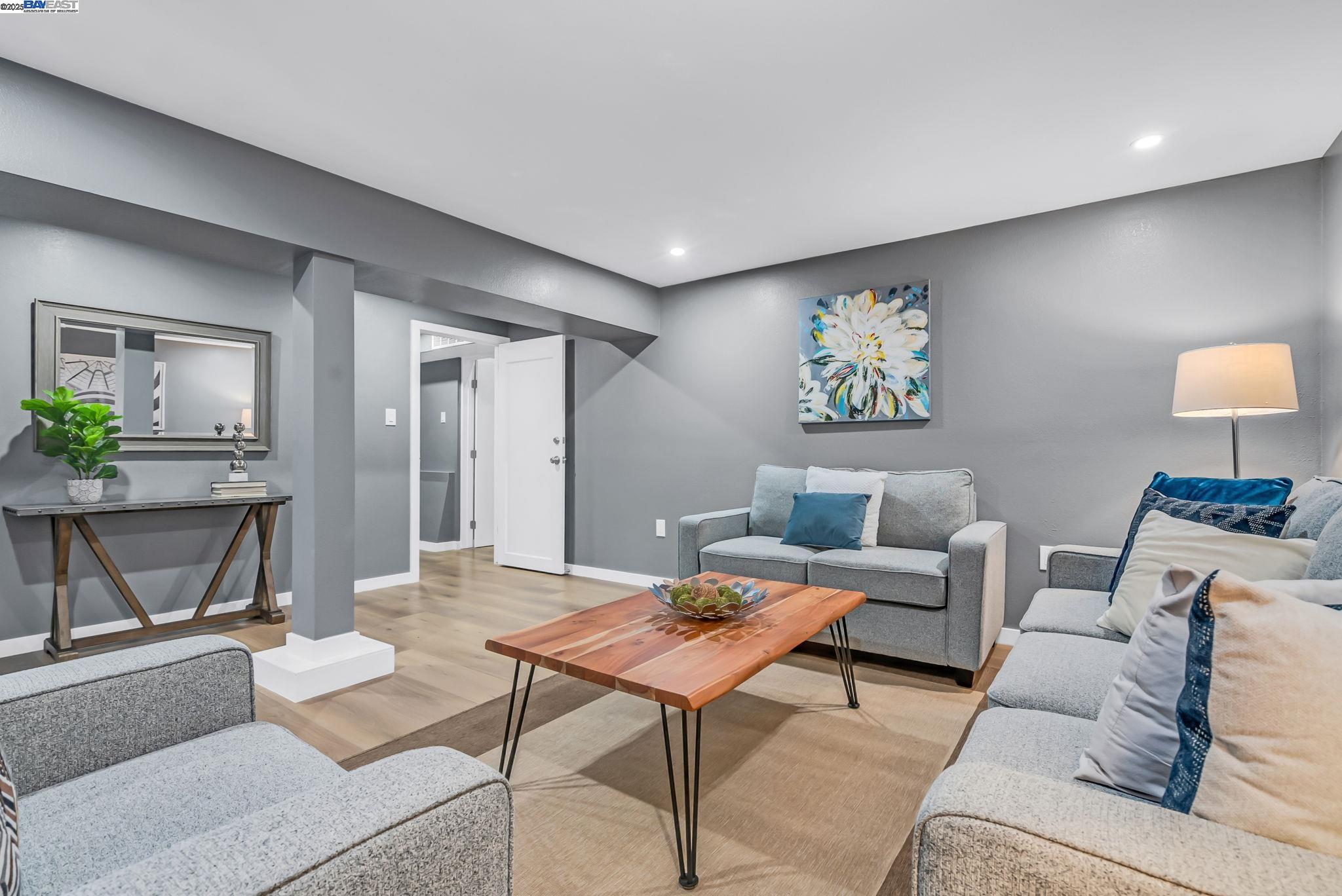 Detail Gallery Image 8 of 60 For 146 Ralston St, San Francisco,  CA 94132 - 3 Beds | 3 Baths
