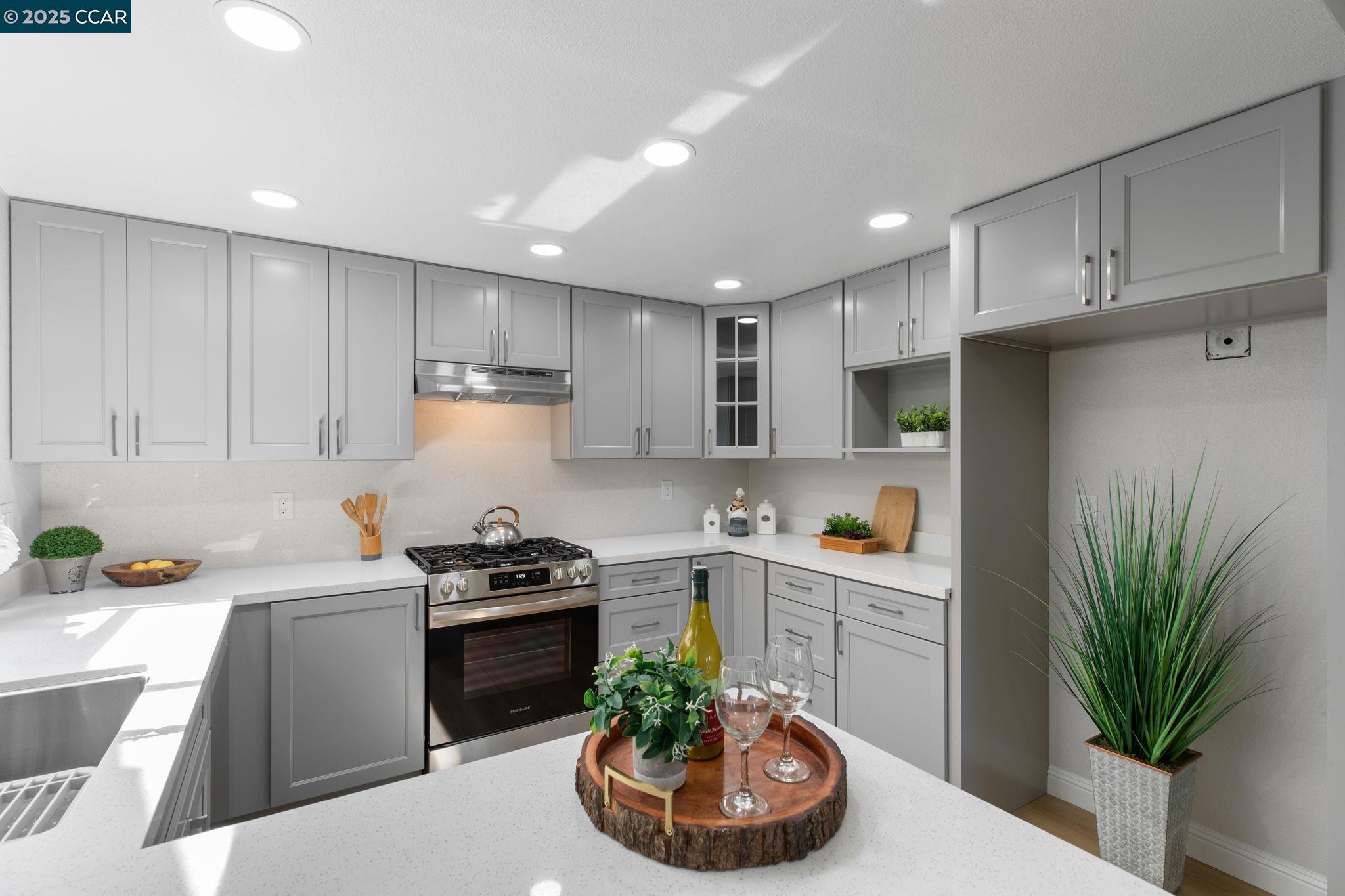 Detail Gallery Image 18 of 60 For 4360 Peregrine Way, Fremont,  CA 94555 - 5 Beds | 3 Baths