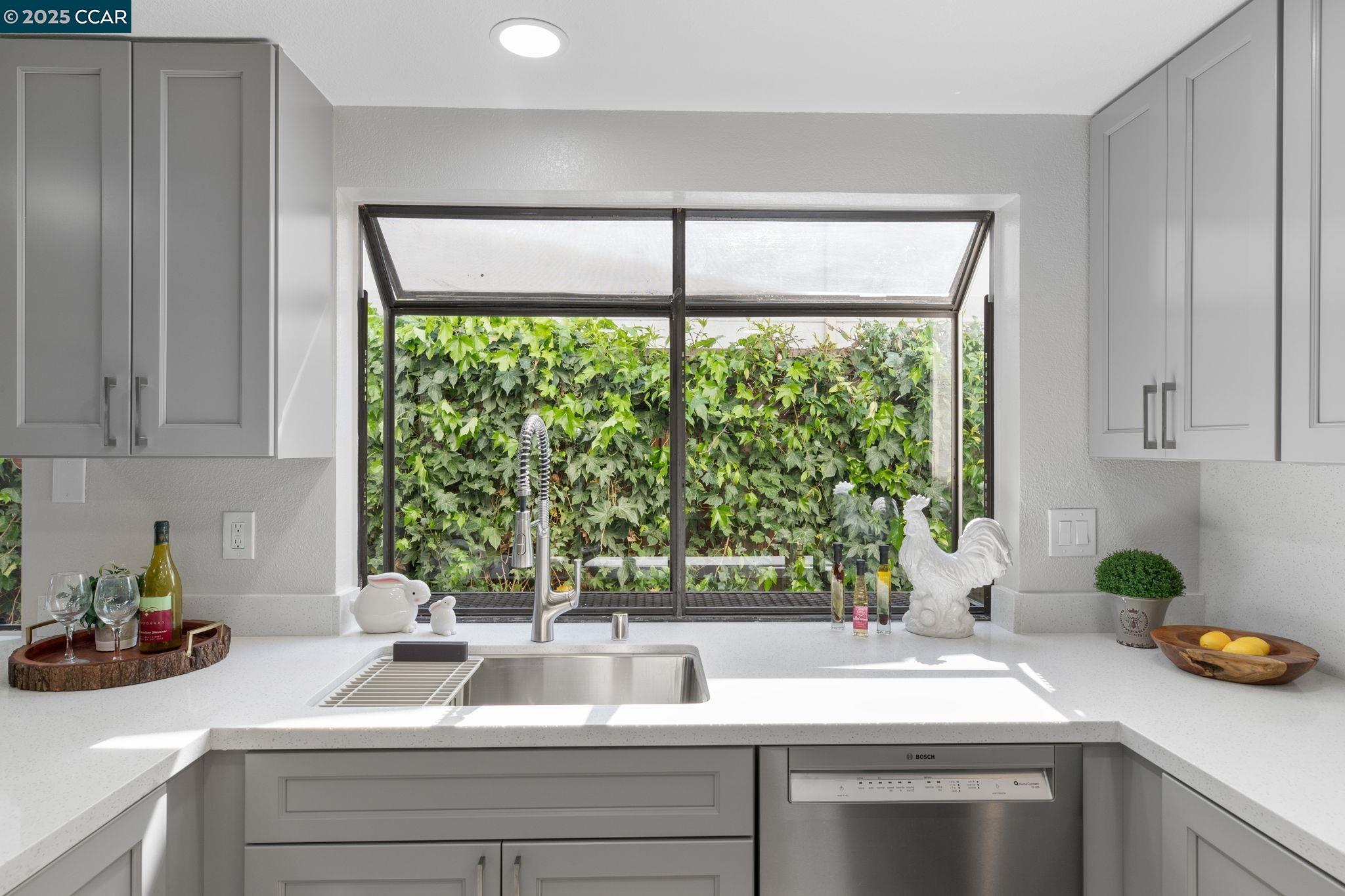 Detail Gallery Image 20 of 60 For 4360 Peregrine Way, Fremont,  CA 94555 - 5 Beds | 3 Baths