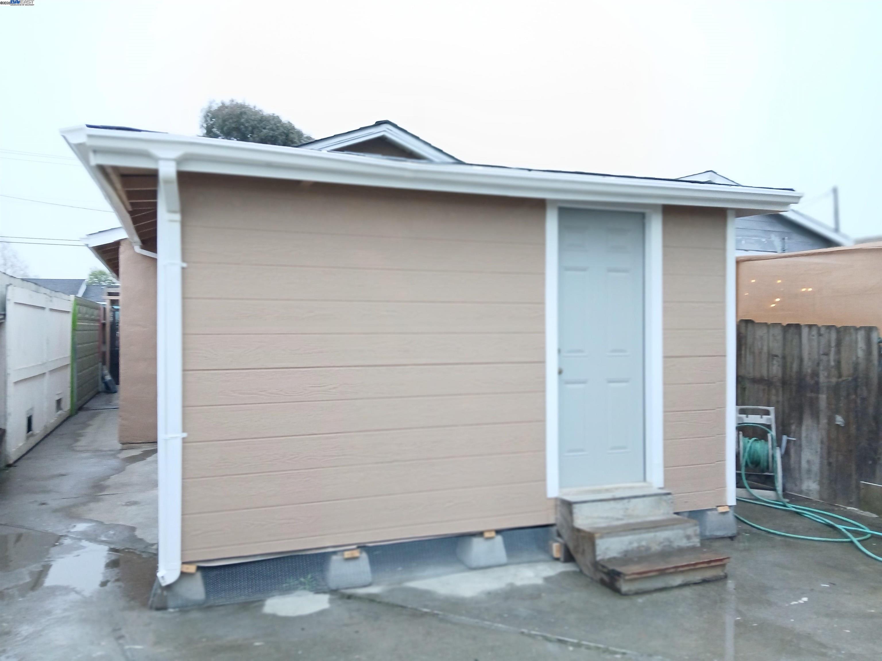 property-img