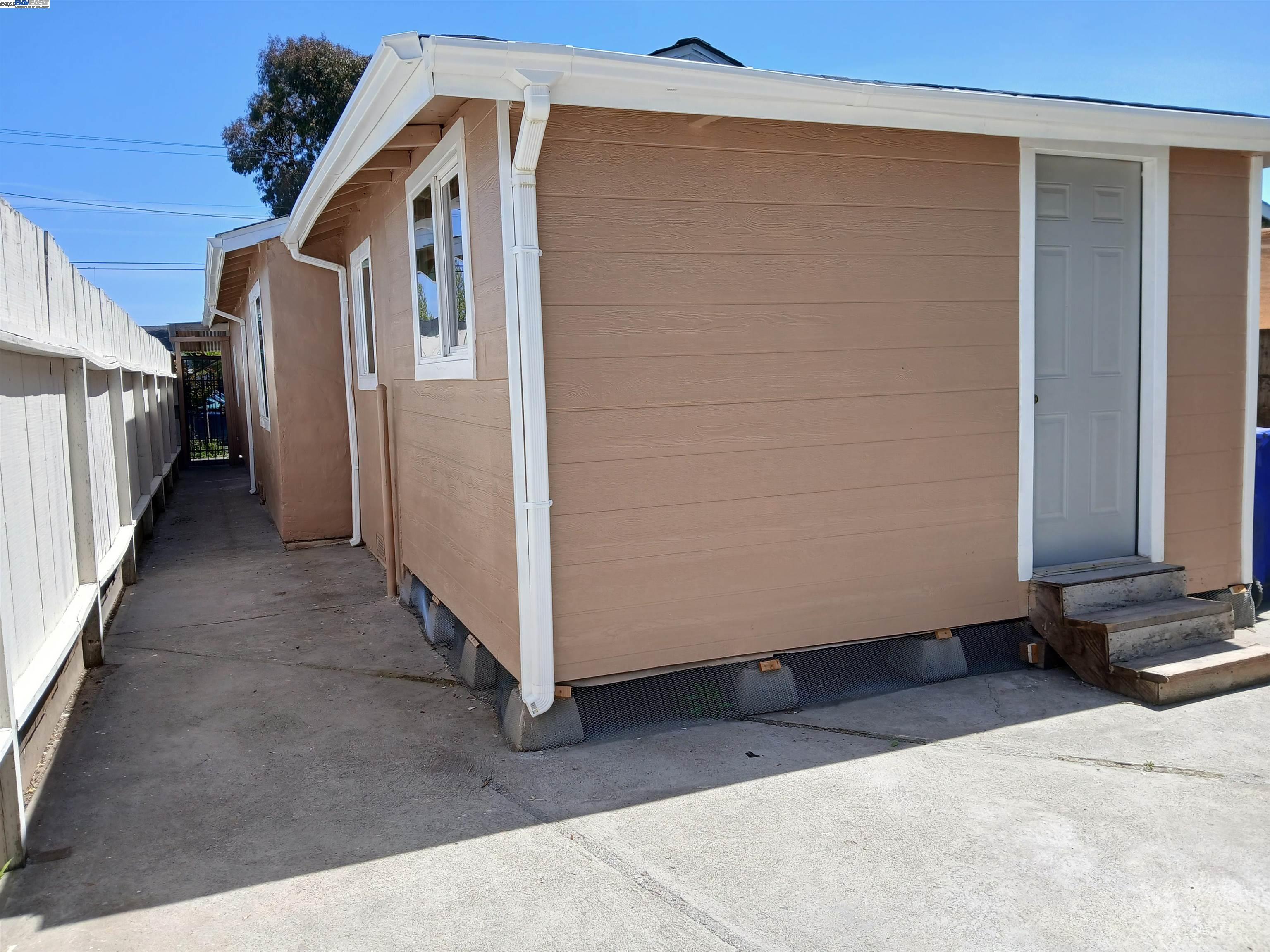 property-img
