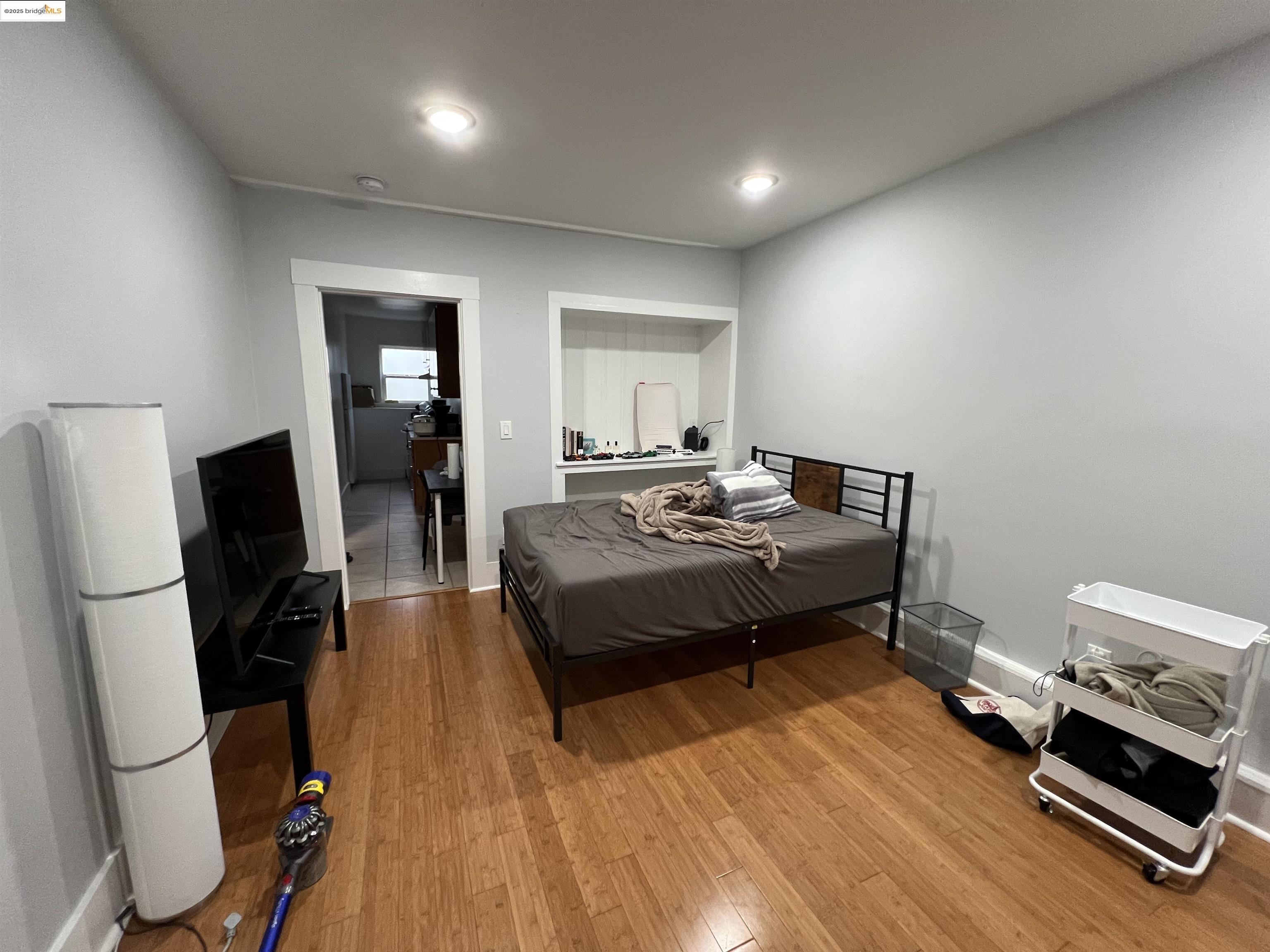 Detail Gallery Image 2 of 5 For 1640 Euclid Ave #7,  Berkeley,  CA 94709 - 0 Beds | 1 Baths