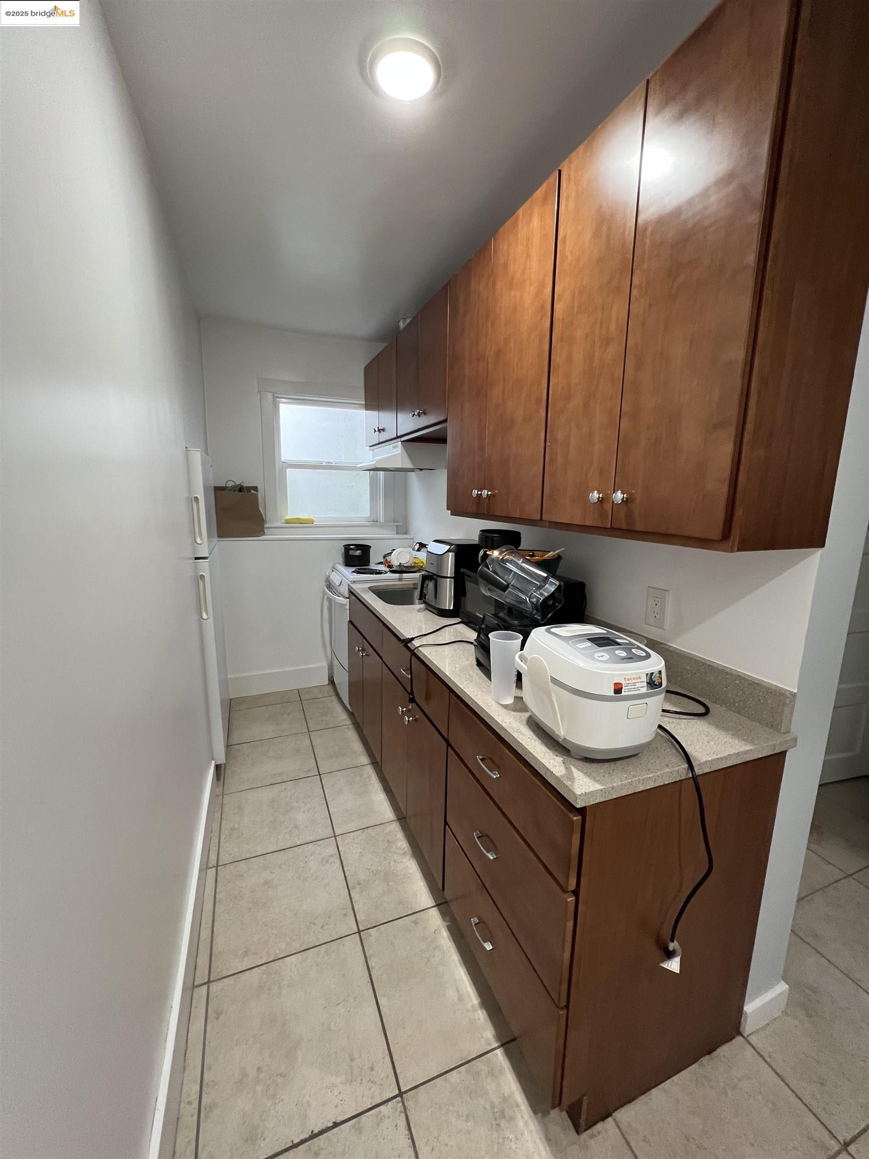 Detail Gallery Image 3 of 5 For 1640 Euclid Ave #7,  Berkeley,  CA 94709 - 0 Beds | 1 Baths