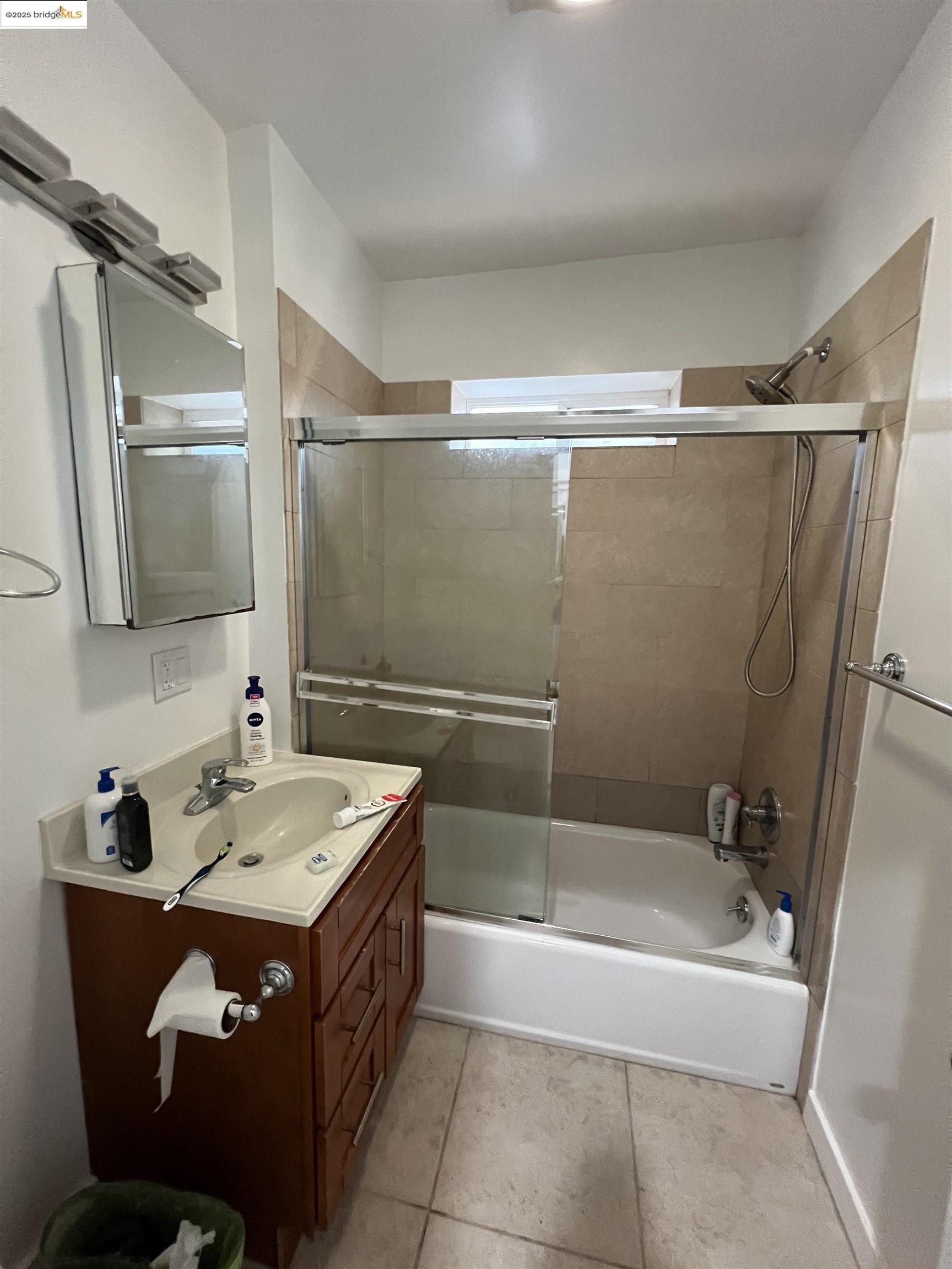 Detail Gallery Image 5 of 5 For 1640 Euclid Ave #7,  Berkeley,  CA 94709 - 0 Beds | 1 Baths
