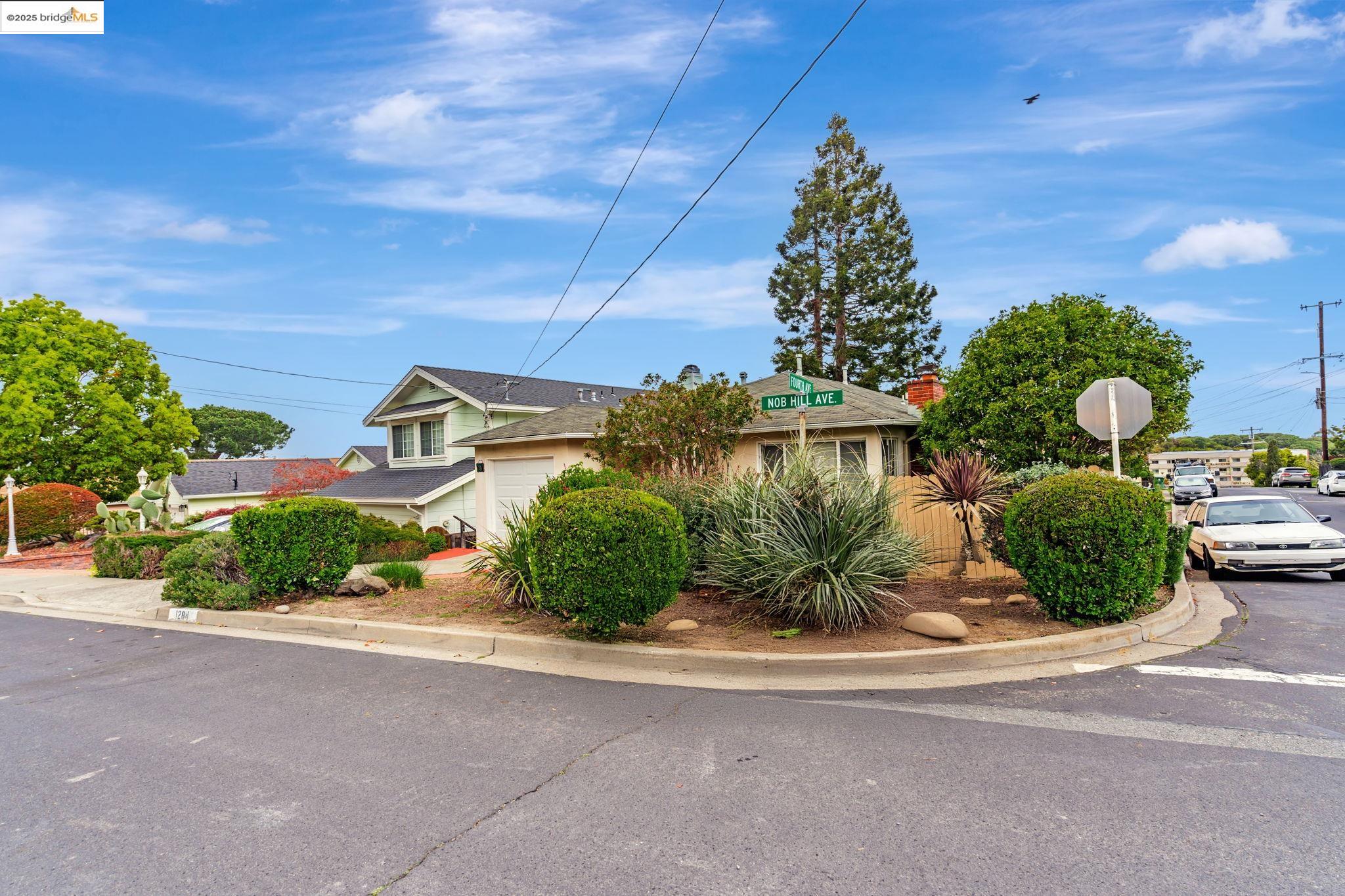 Detail Gallery Image 1 of 1 For 1284 Nob Hill Ave, Pinole,  CA 94564 - 3 Beds | 2 Baths