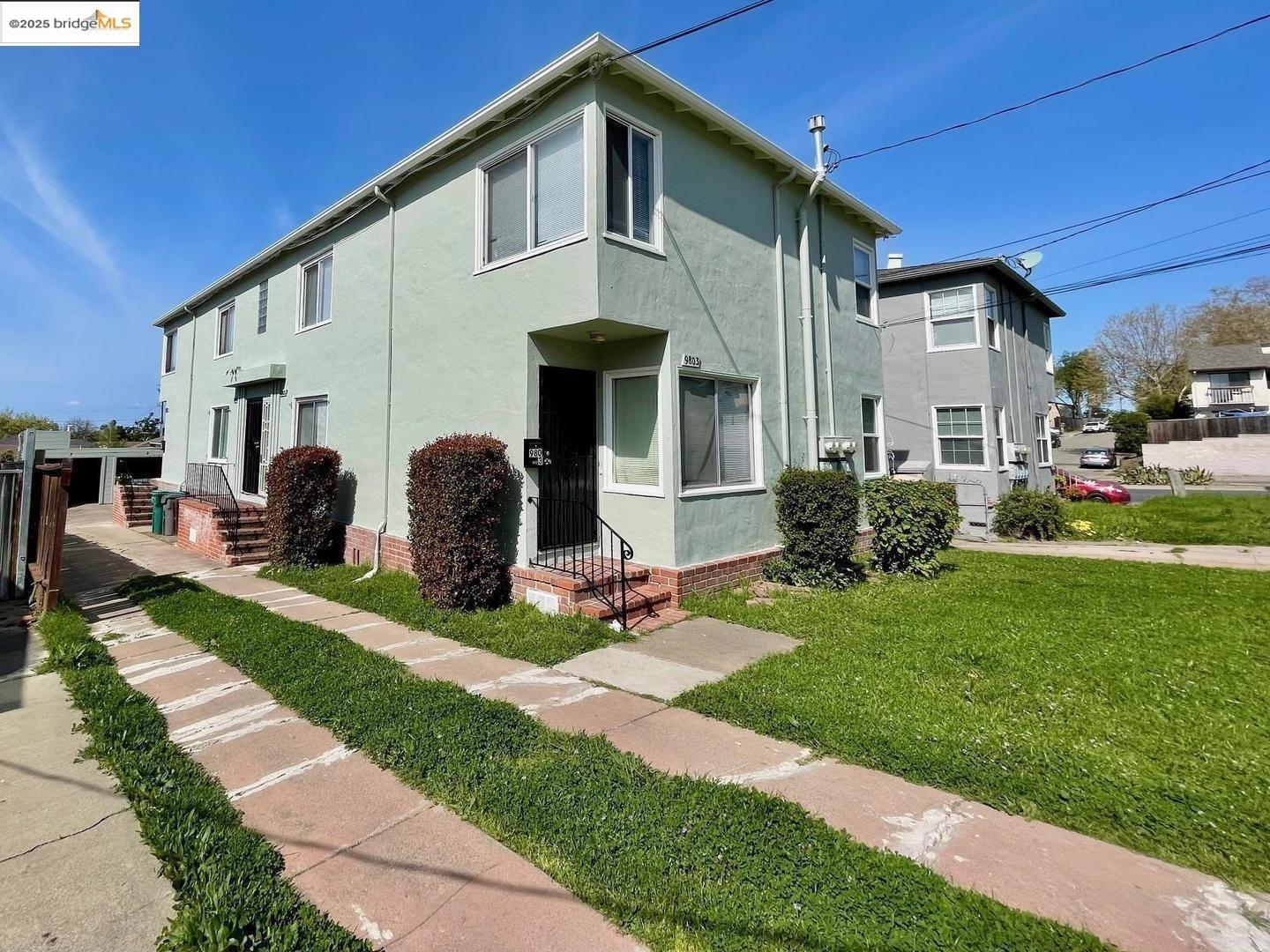 Detail Gallery Image 3 of 30 For 9803 Elmar Ave, Oakland,  CA 94603 - – Beds | – Baths