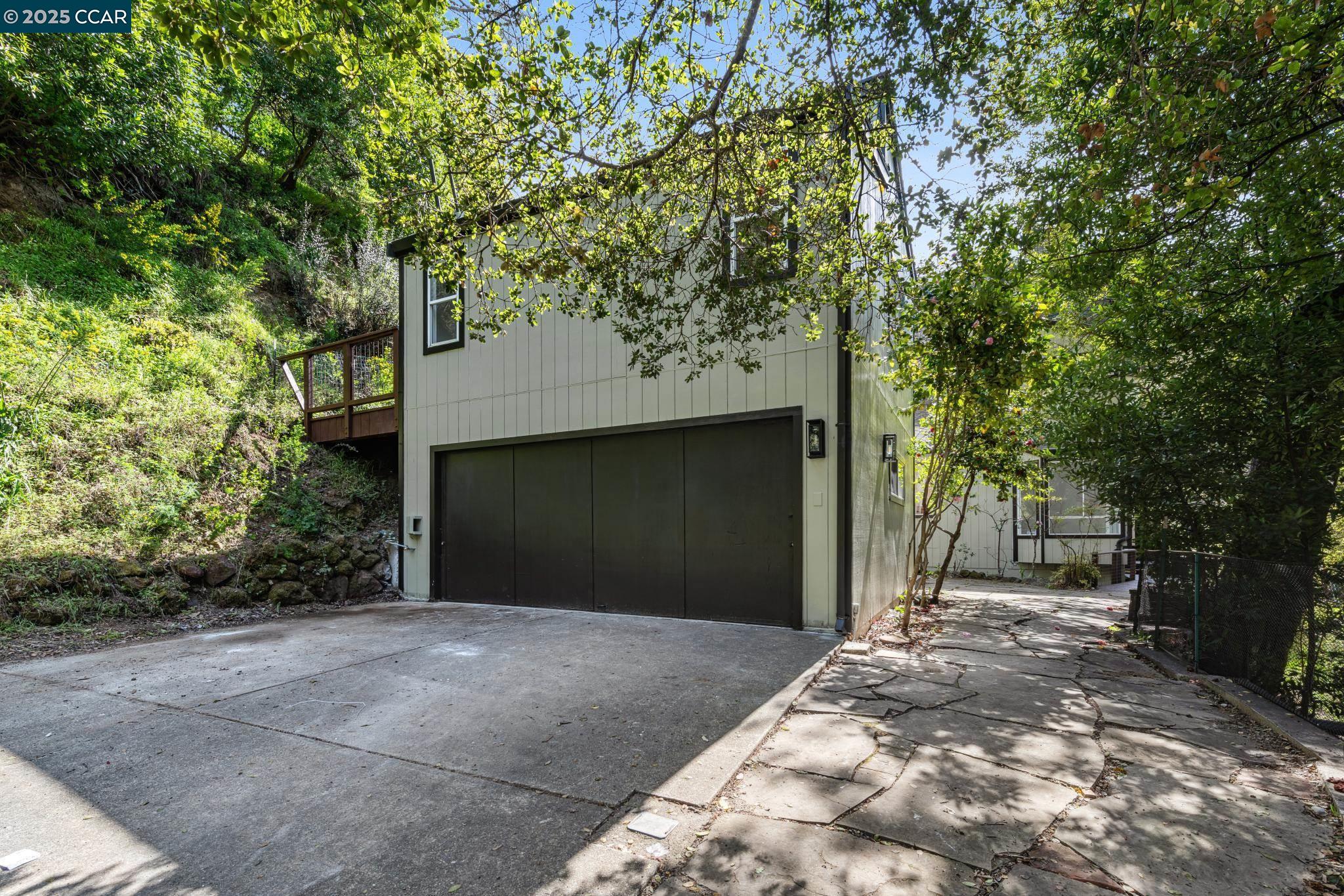 Detail Gallery Image 1 of 1 For 2106 Mastlands Dr, Oakland,  CA 94611 - 4 Beds | 3/1 Baths