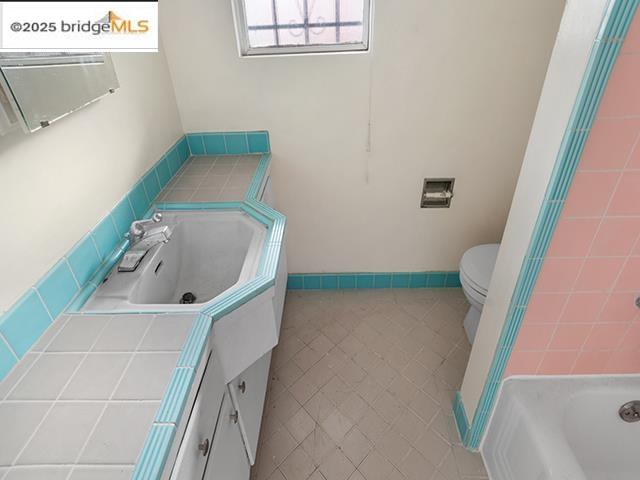 Detail Gallery Image 6 of 9 For 3562 Seminary Ave, Oakland,  CA 94605 - 1 Beds | 1 Baths