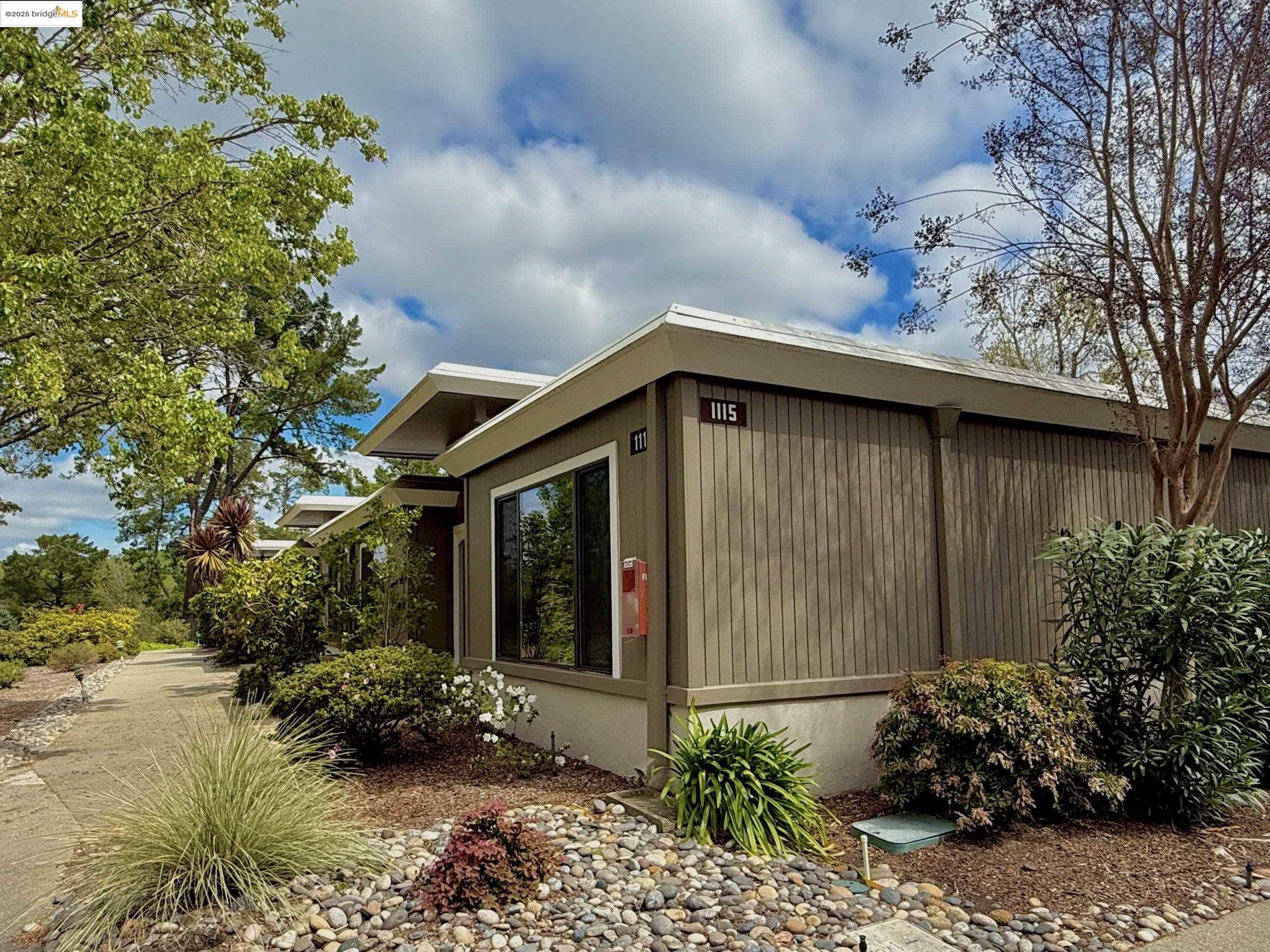 Detail Gallery Image 16 of 27 For 1115 Running Springs Rd #4,  Walnut Creek,  CA 94595 - 2 Beds | 2 Baths