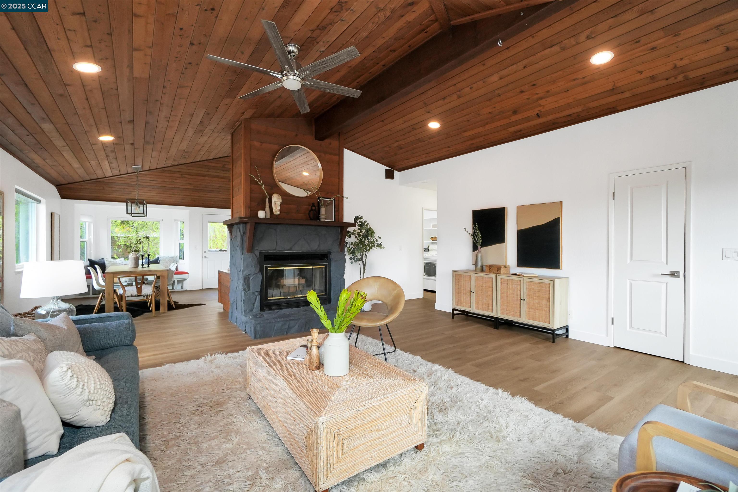 Detail Gallery Image 3 of 18 For 307 Ash, El Sobrante,  CA 94803 - 4 Beds | 3 Baths