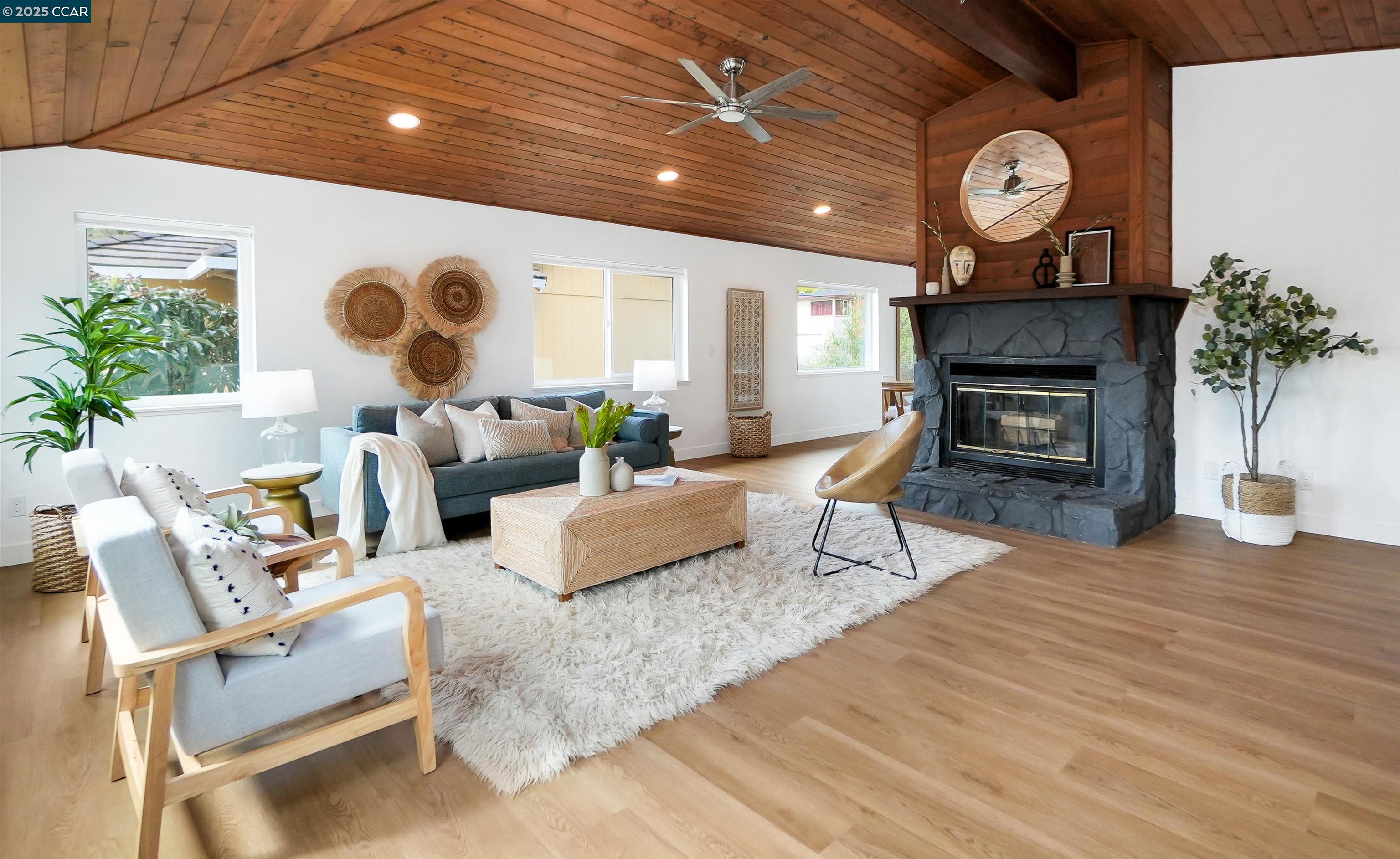 Detail Gallery Image 4 of 18 For 307 Ash, El Sobrante,  CA 94803 - 4 Beds | 3 Baths