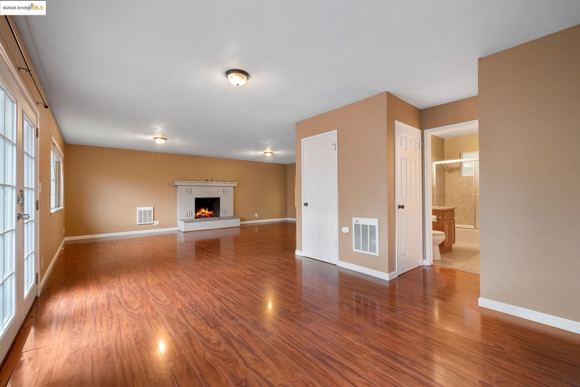 Detail Gallery Image 5 of 21 For 20822 Hiki Place, Mi Wuk Village,  CA 95346 - 3 Beds | 2 Baths