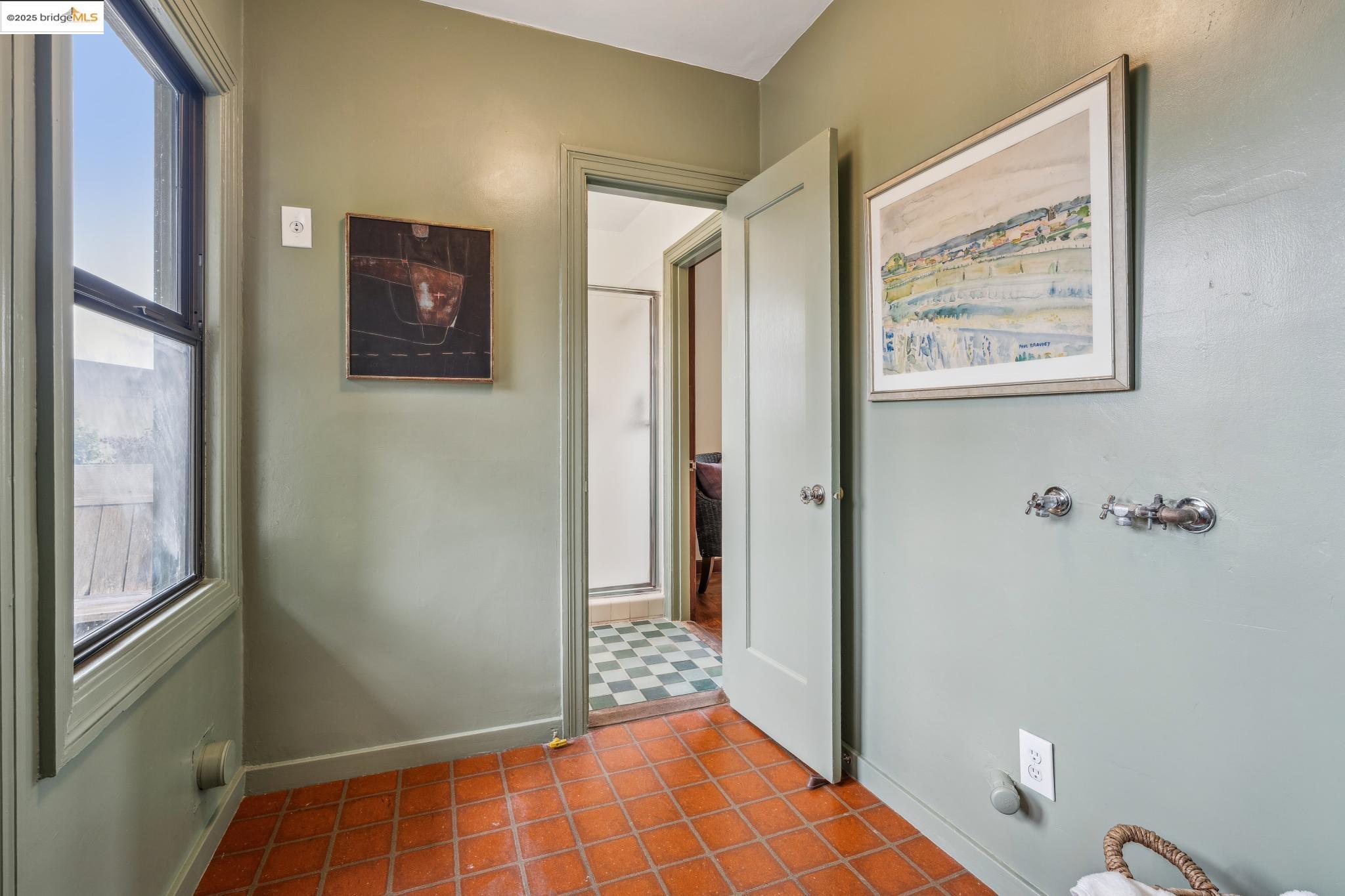 property-img