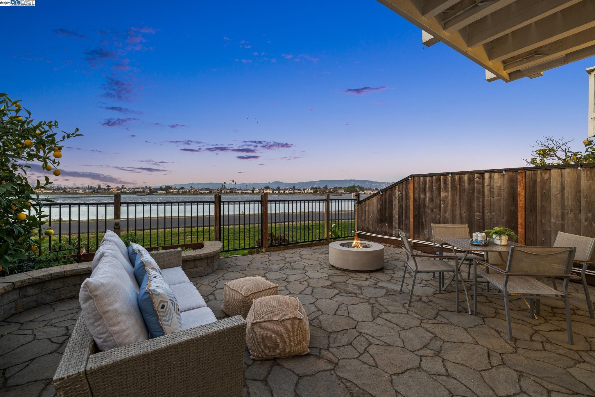 Detail Gallery Image 1 of 1 For 53 Bay Park Ter, Alameda,  CA 94502 - 2 Beds | 2/1 Baths