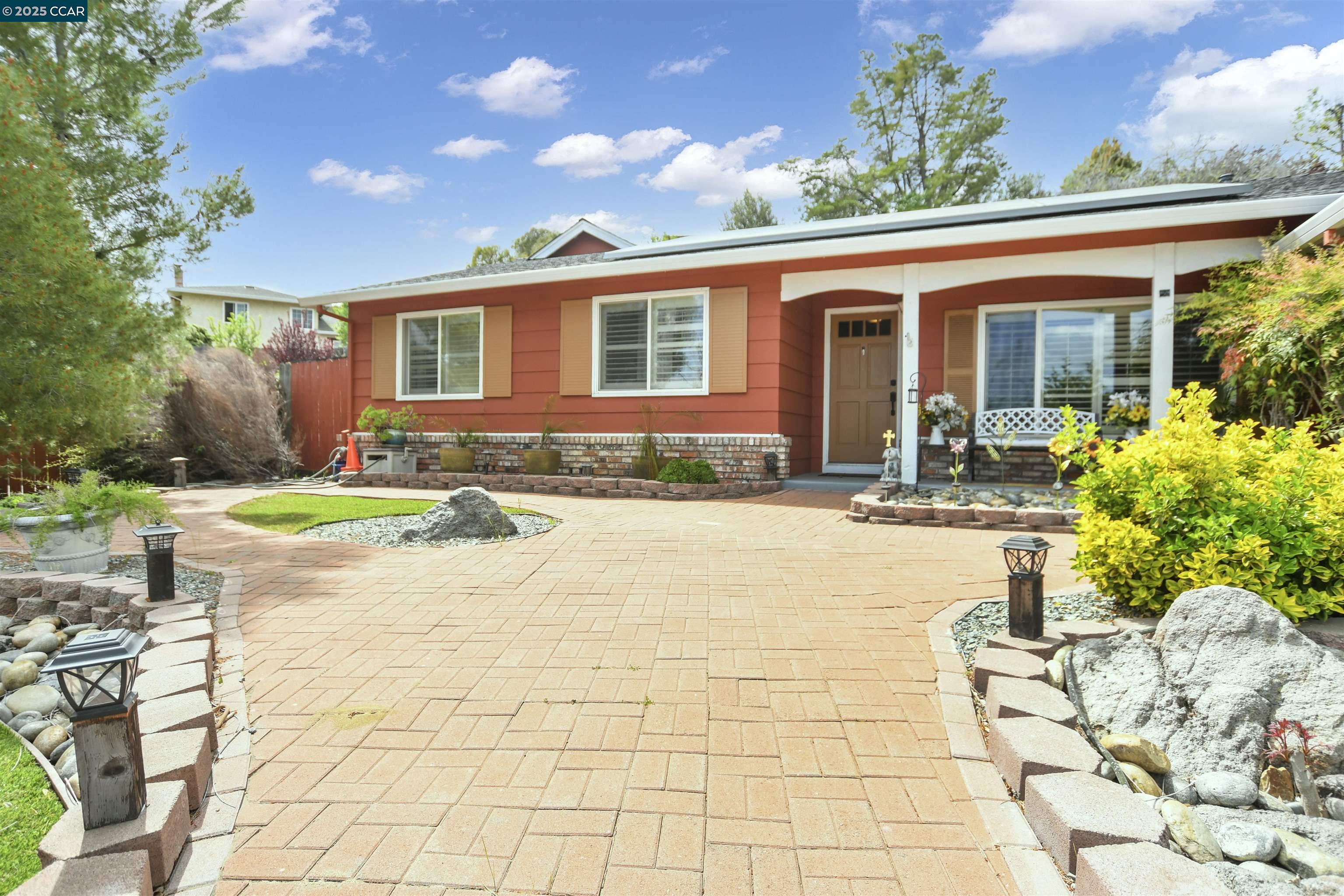 Detail Gallery Image 1 of 1 For 1 Northridge Ct, Antioch,  CA 94509 - 3 Beds | 2 Baths