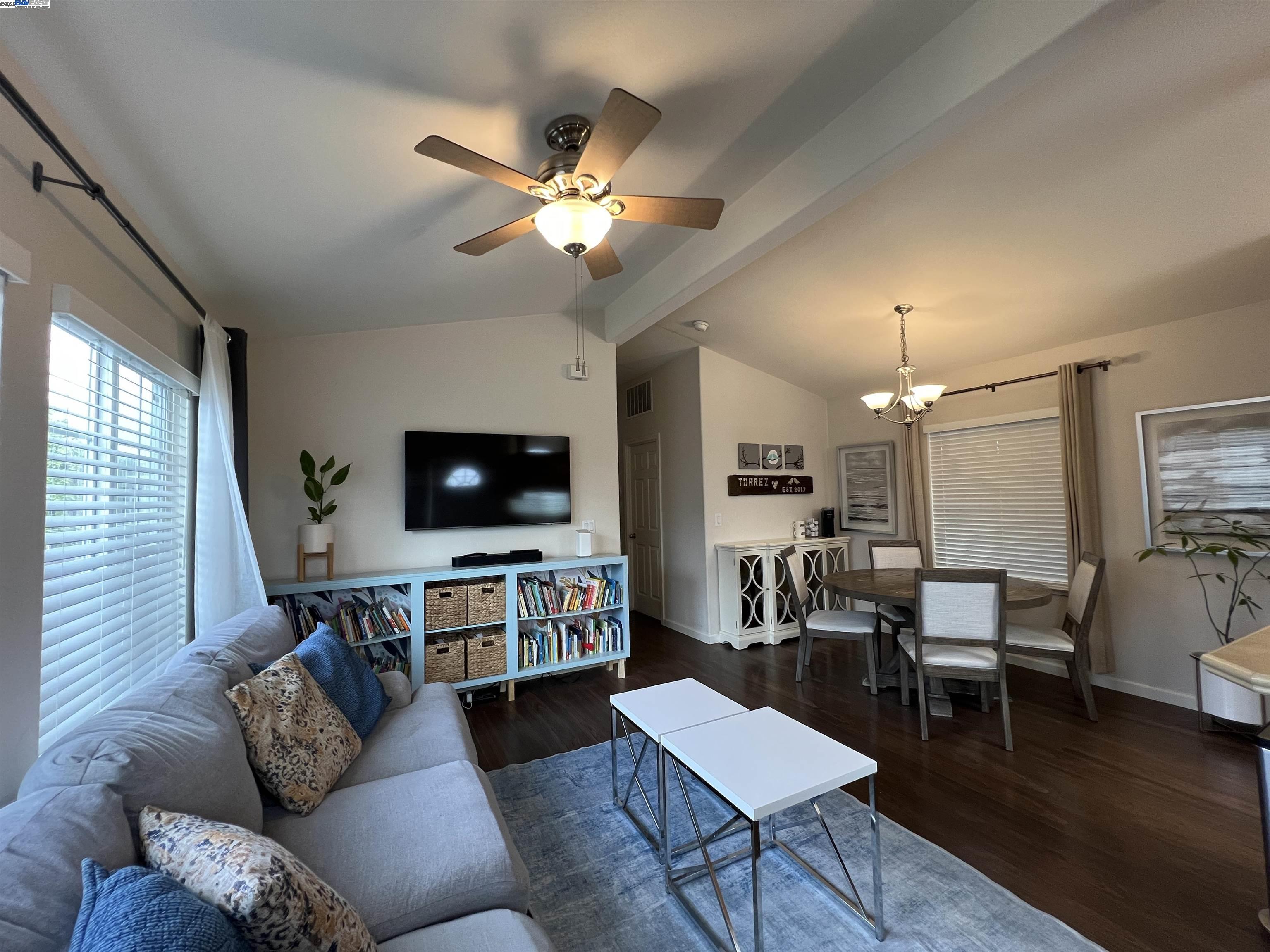 Detail Gallery Image 2 of 31 For 1220 Tasman Dr. #483,  Sunnyvale,  CA 94089 - 3 Beds | 2 Baths