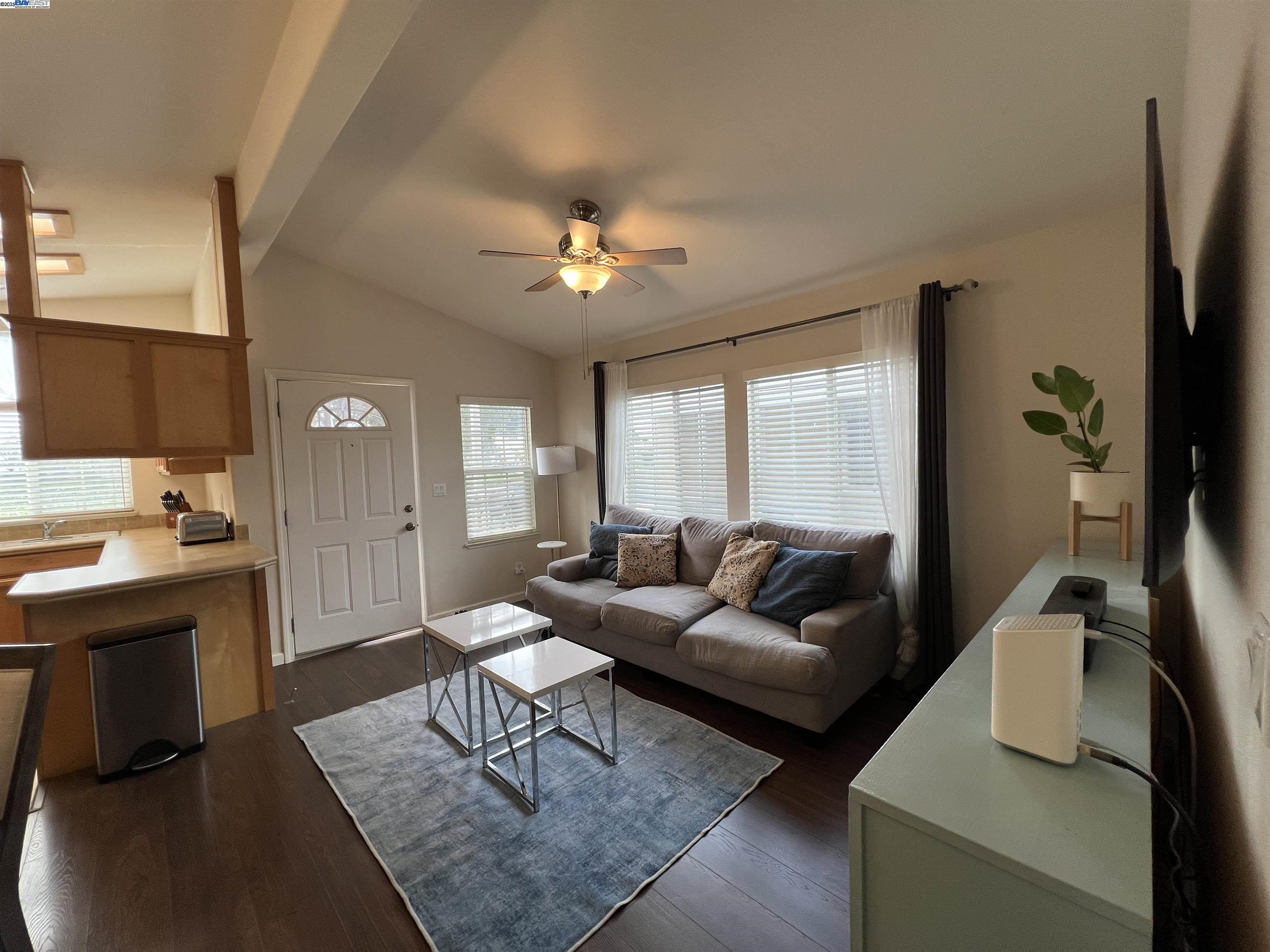 Detail Gallery Image 3 of 31 For 1220 Tasman Dr. #483,  Sunnyvale,  CA 94089 - 3 Beds | 2 Baths