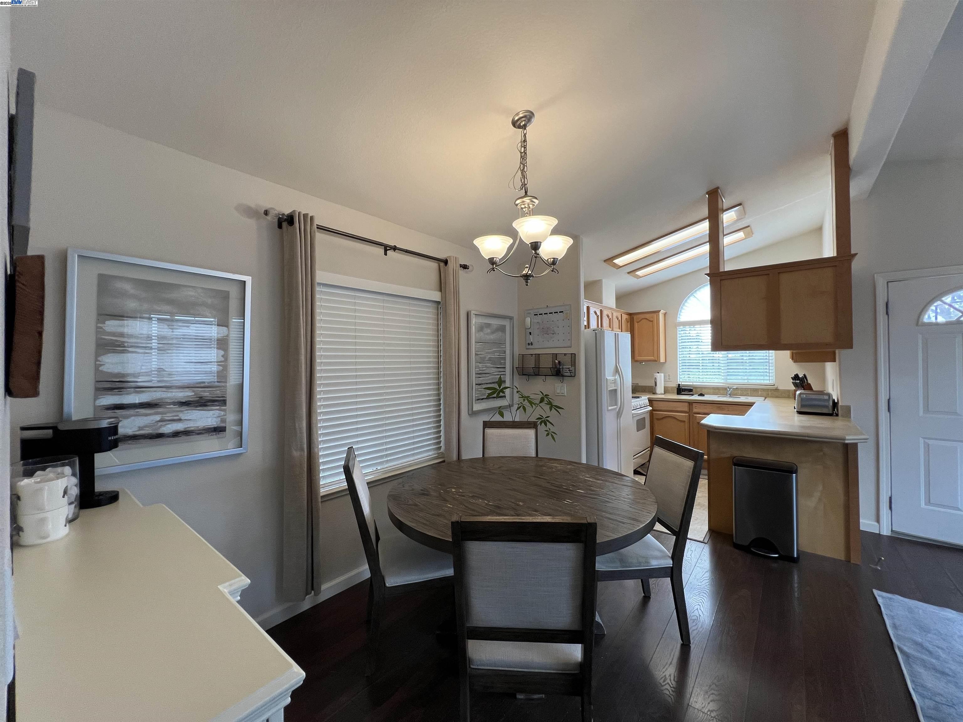 Detail Gallery Image 4 of 31 For 1220 Tasman Dr. #483,  Sunnyvale,  CA 94089 - 3 Beds | 2 Baths