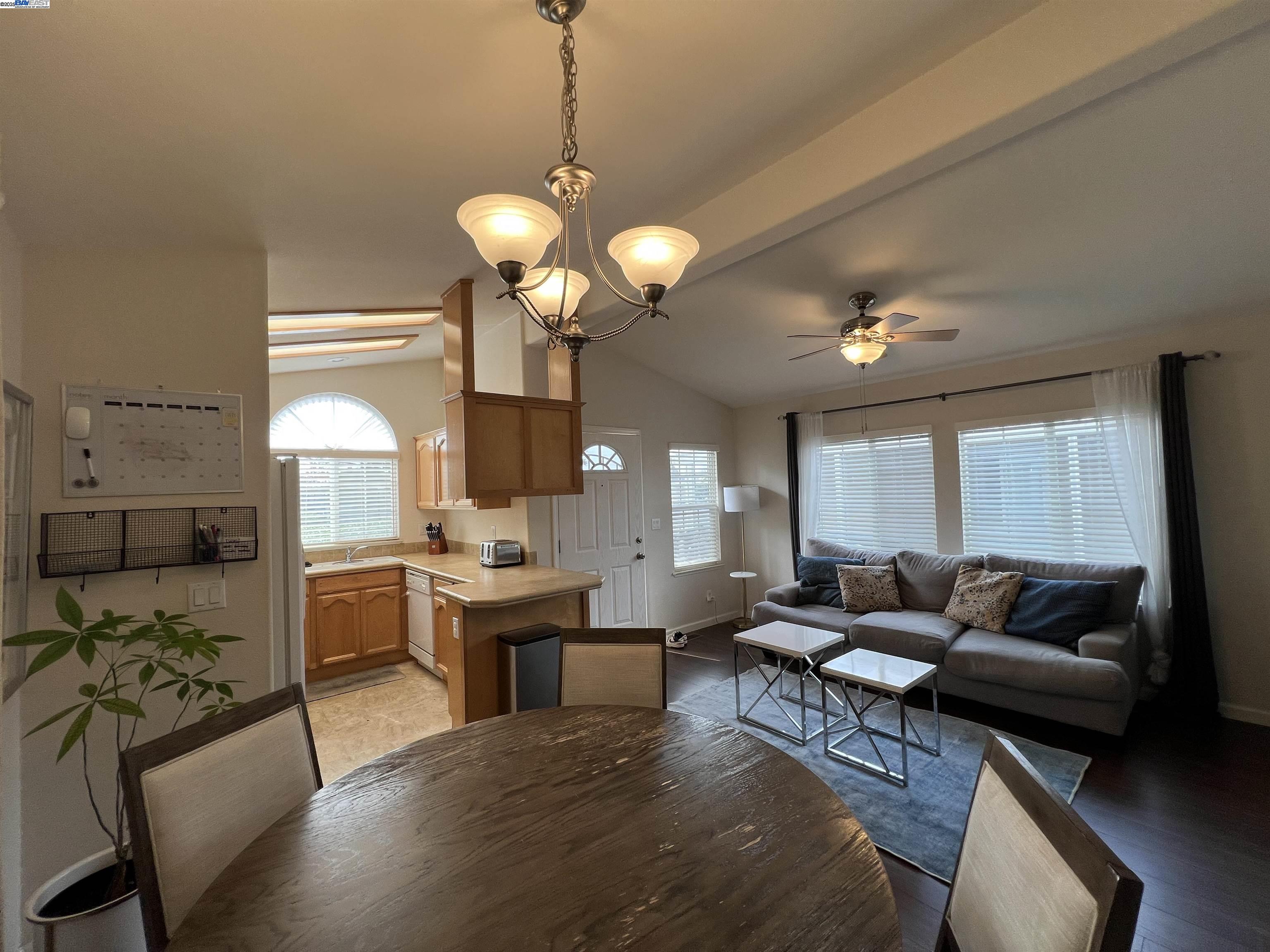 Detail Gallery Image 5 of 31 For 1220 Tasman Dr. #483,  Sunnyvale,  CA 94089 - 3 Beds | 2 Baths