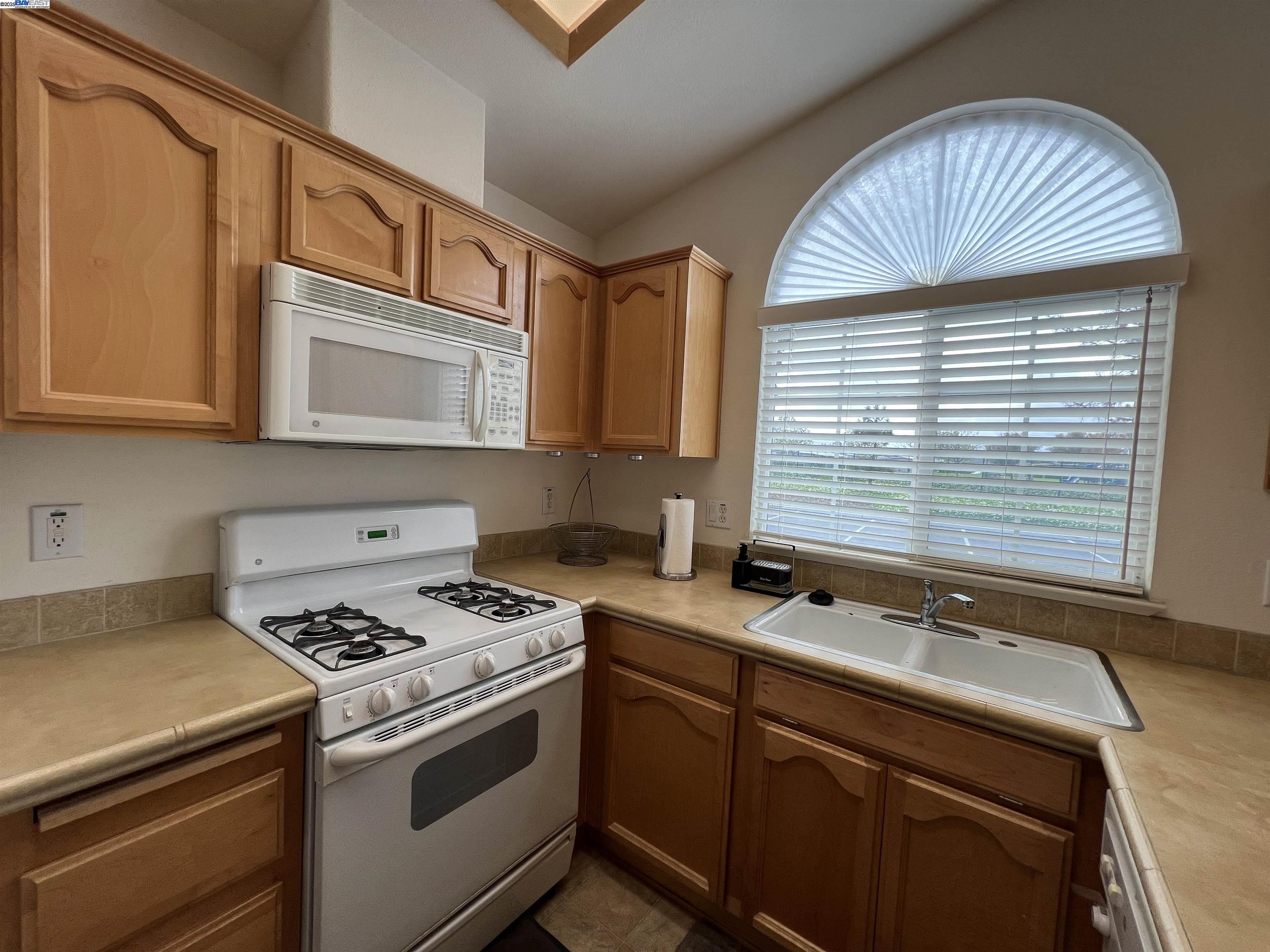 Detail Gallery Image 6 of 31 For 1220 Tasman Dr. #483,  Sunnyvale,  CA 94089 - 3 Beds | 2 Baths