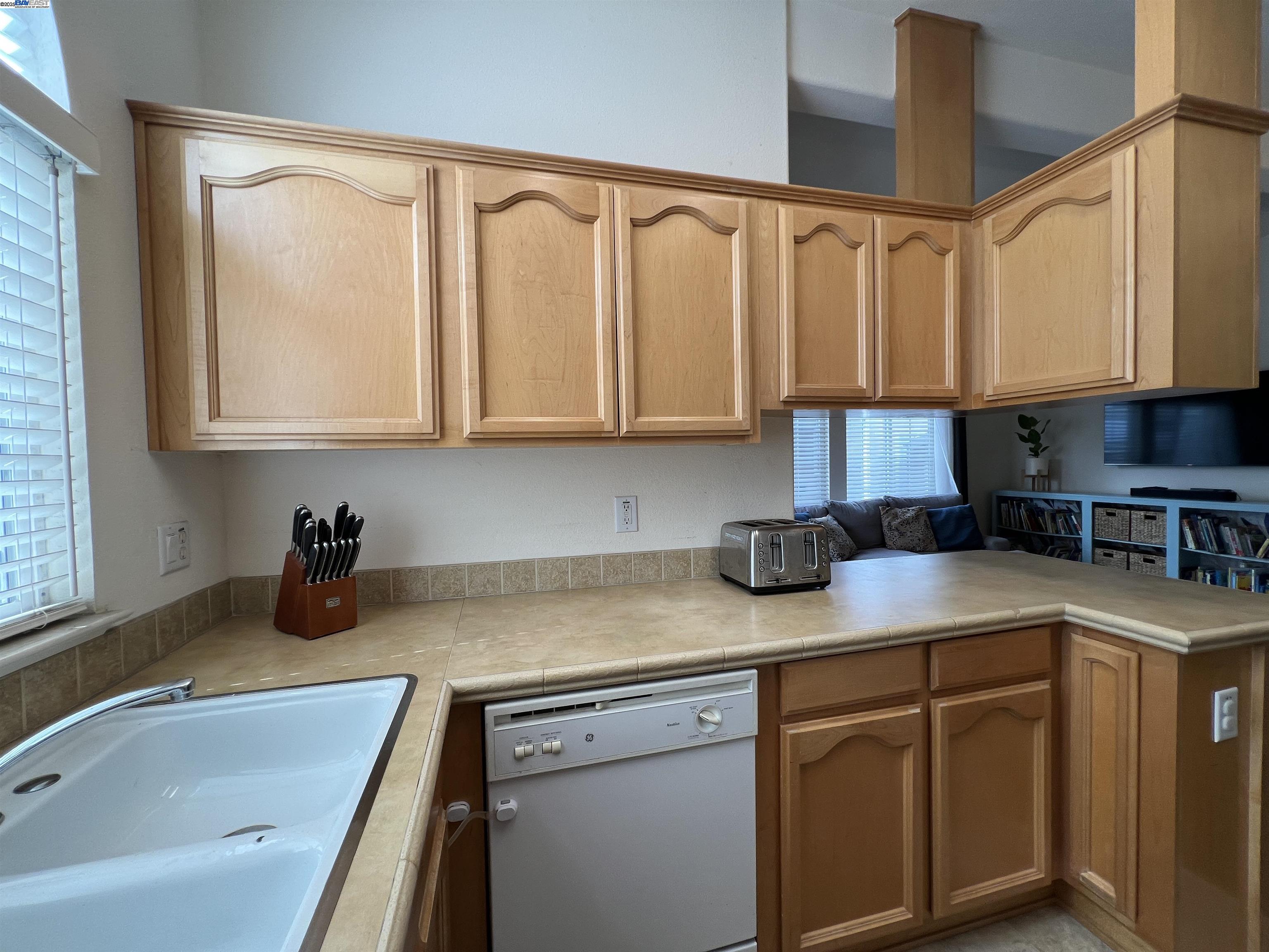 Detail Gallery Image 7 of 31 For 1220 Tasman Dr. #483,  Sunnyvale,  CA 94089 - 3 Beds | 2 Baths