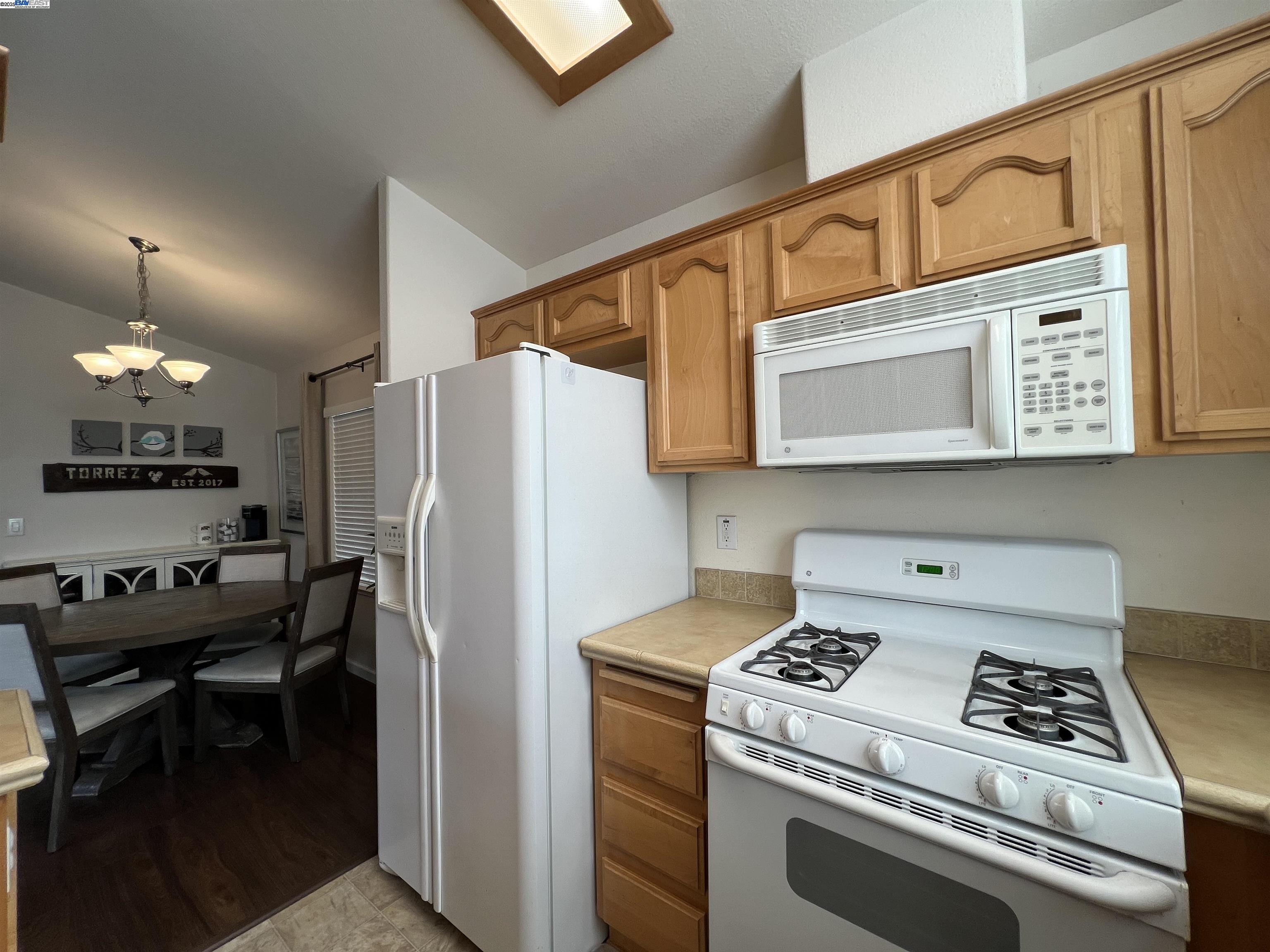 Detail Gallery Image 9 of 31 For 1220 Tasman Dr. #483,  Sunnyvale,  CA 94089 - 3 Beds | 2 Baths