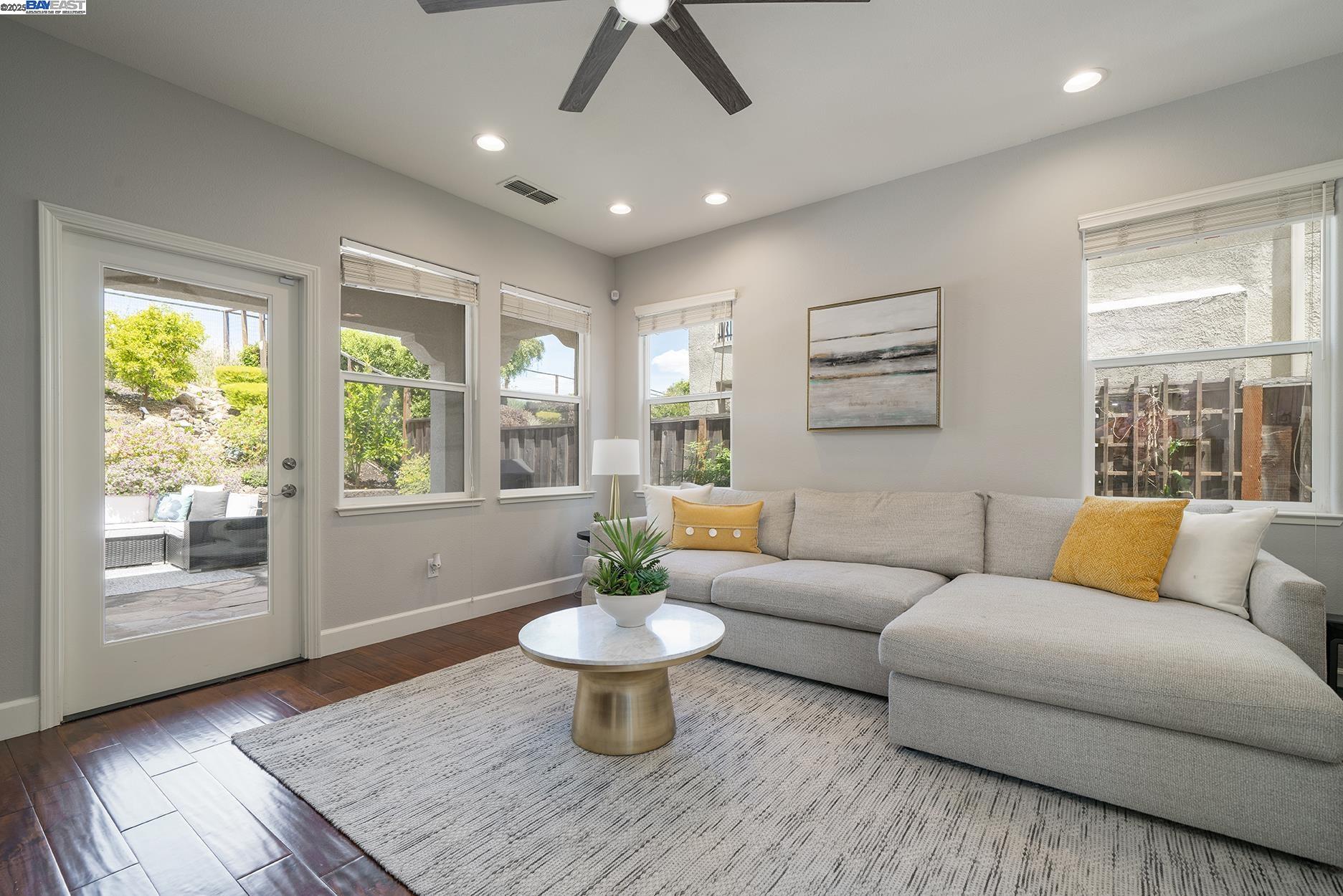 Detail Gallery Image 11 of 42 For 122 Center Ct, Danville,  CA 94506 - 4 Beds | 2/1 Baths