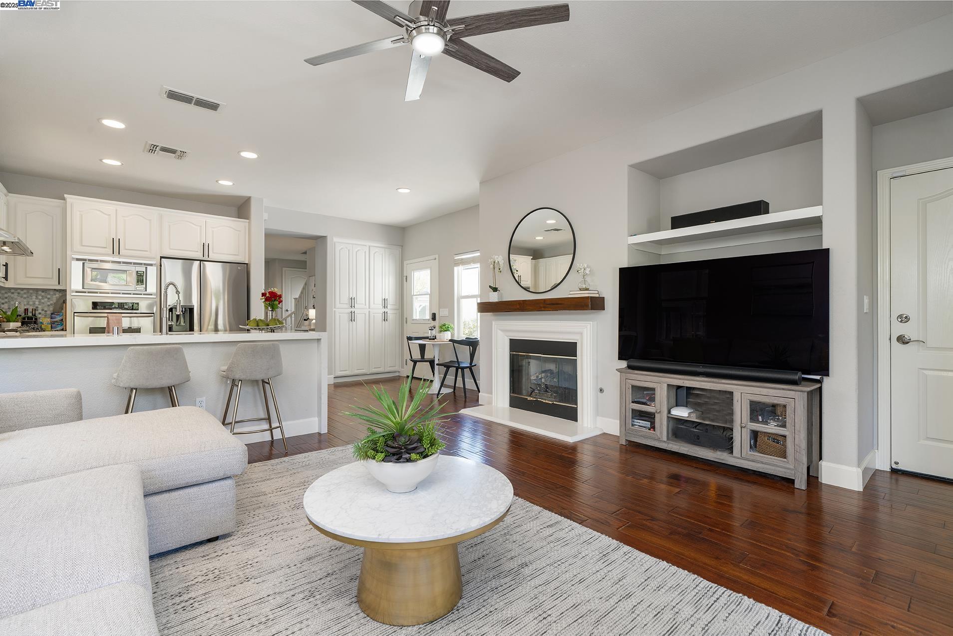 Detail Gallery Image 12 of 42 For 122 Center Ct, Danville,  CA 94506 - 4 Beds | 2/1 Baths