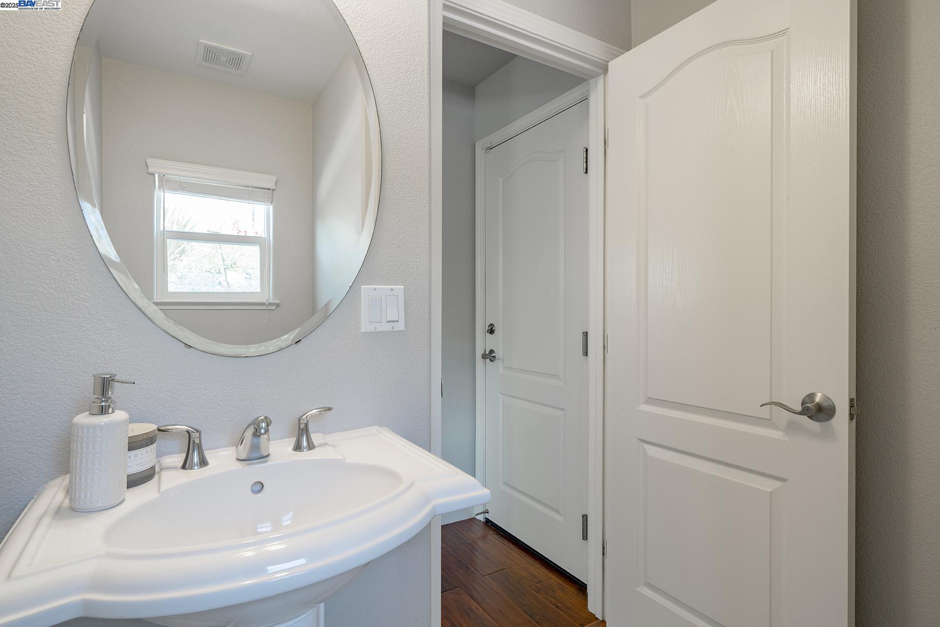 Detail Gallery Image 13 of 42 For 122 Center Ct, Danville,  CA 94506 - 4 Beds | 2/1 Baths