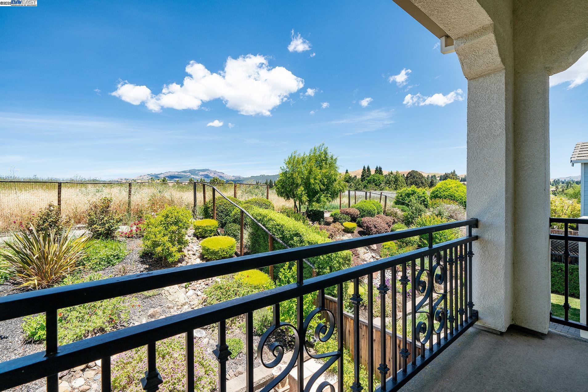 Detail Gallery Image 18 of 42 For 122 Center Ct, Danville,  CA 94506 - 4 Beds | 2/1 Baths