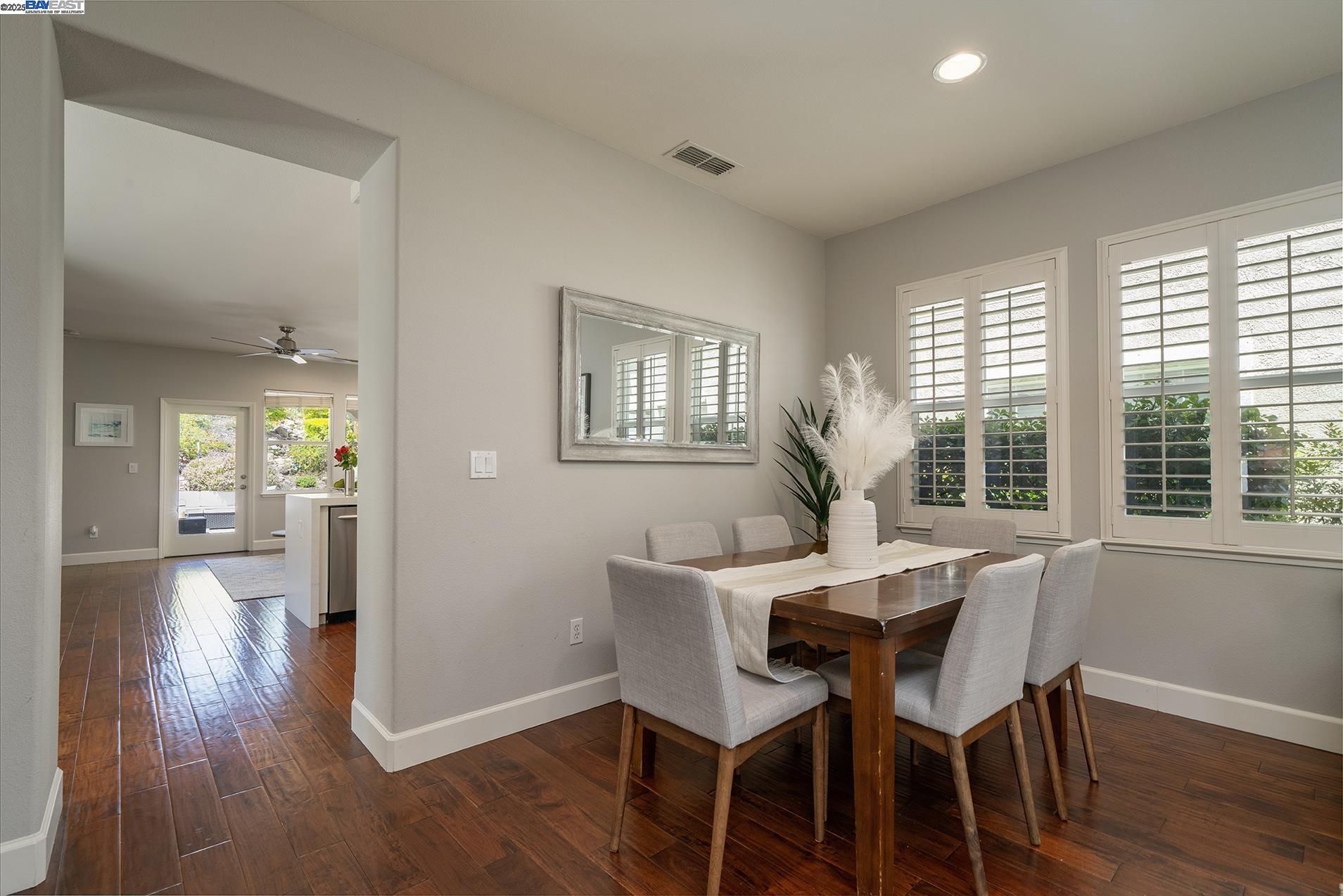 Detail Gallery Image 5 of 42 For 122 Center Ct, Danville,  CA 94506 - 4 Beds | 2/1 Baths