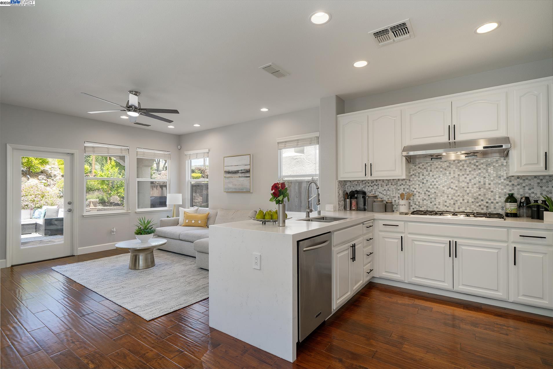 Detail Gallery Image 9 of 42 For 122 Center Ct, Danville,  CA 94506 - 4 Beds | 2/1 Baths