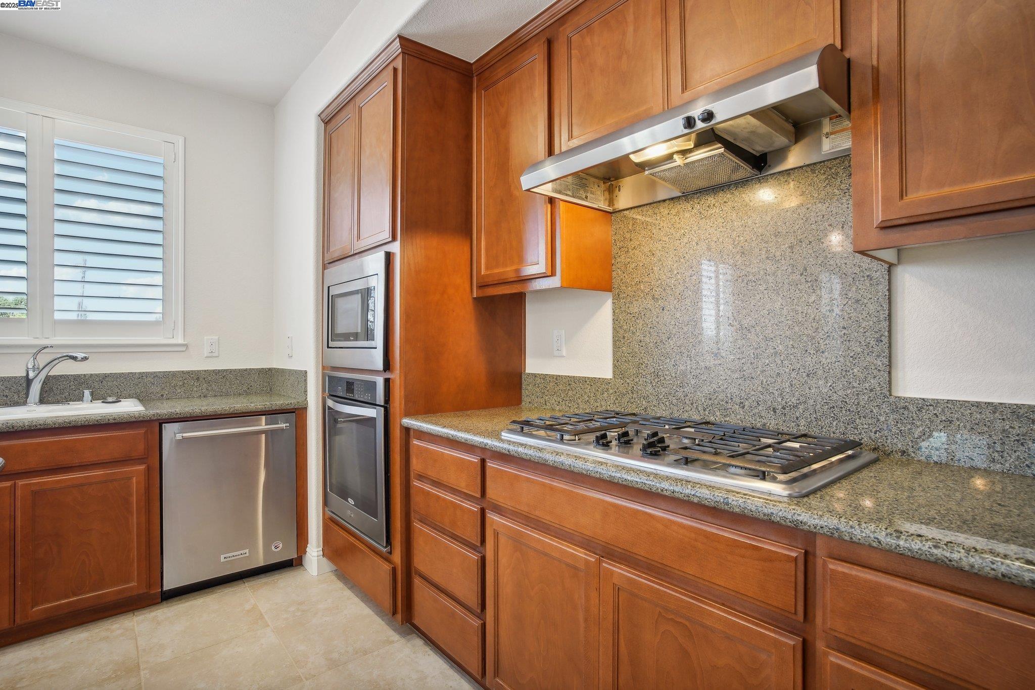 Detail Gallery Image 11 of 56 For 2636 Wisteria Way, Concord,  CA 94519 - 3 Beds | 3/1 Baths