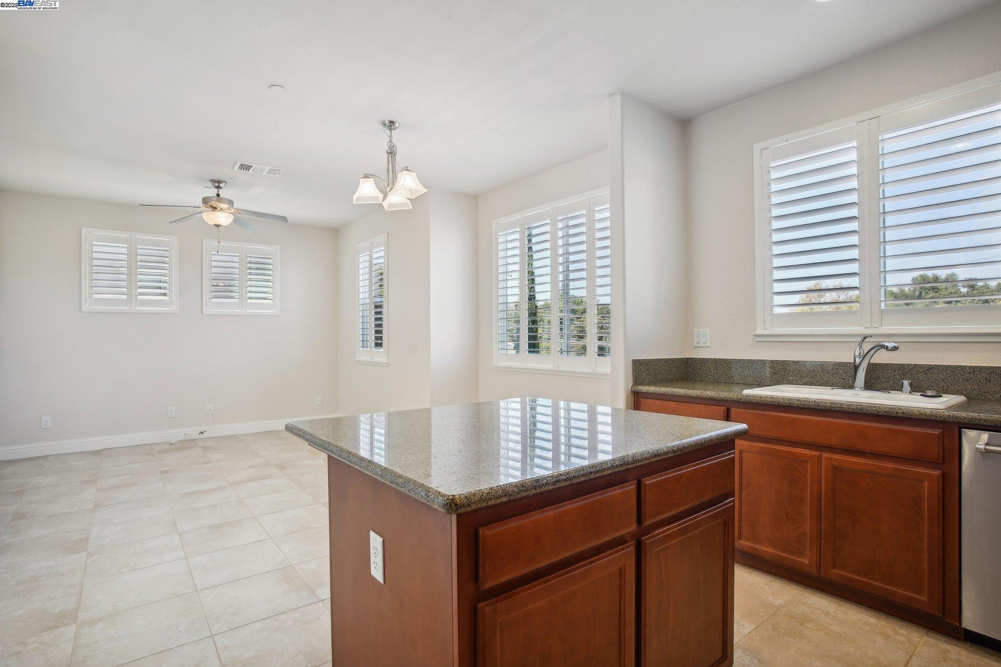Detail Gallery Image 12 of 56 For 2636 Wisteria Way, Concord,  CA 94519 - 3 Beds | 3/1 Baths
