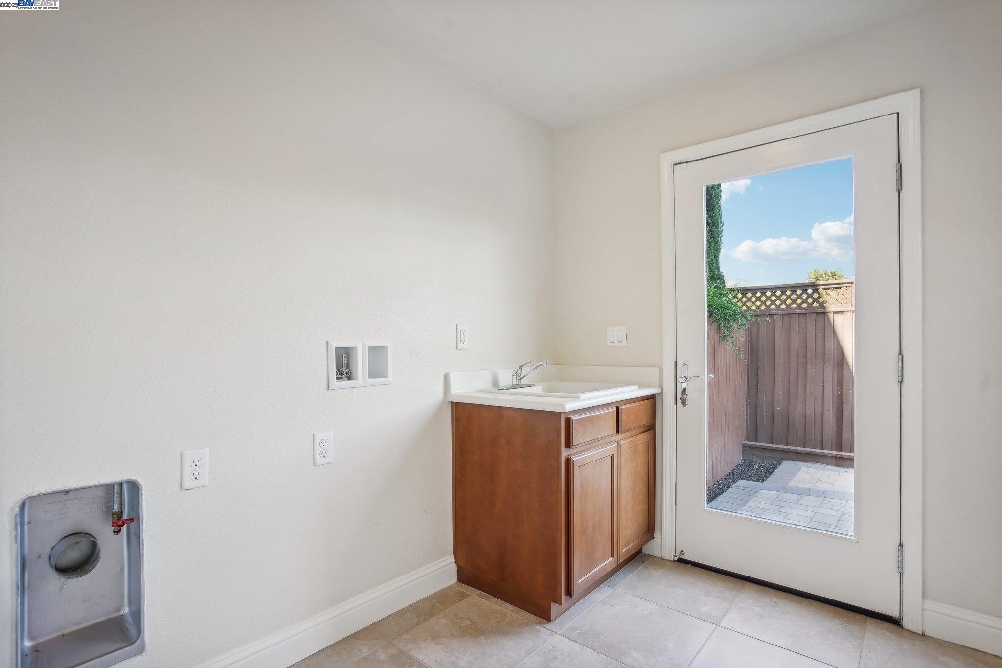 Detail Gallery Image 18 of 56 For 2636 Wisteria Way, Concord,  CA 94519 - 3 Beds | 3/1 Baths