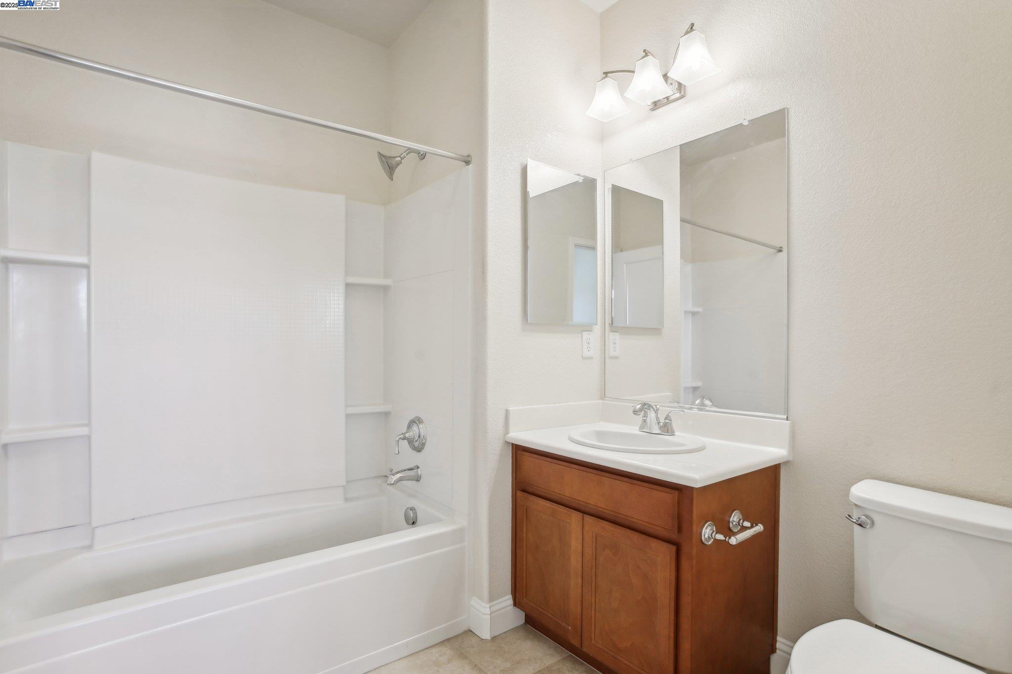 Detail Gallery Image 23 of 56 For 2636 Wisteria Way, Concord,  CA 94519 - 3 Beds | 3/1 Baths
