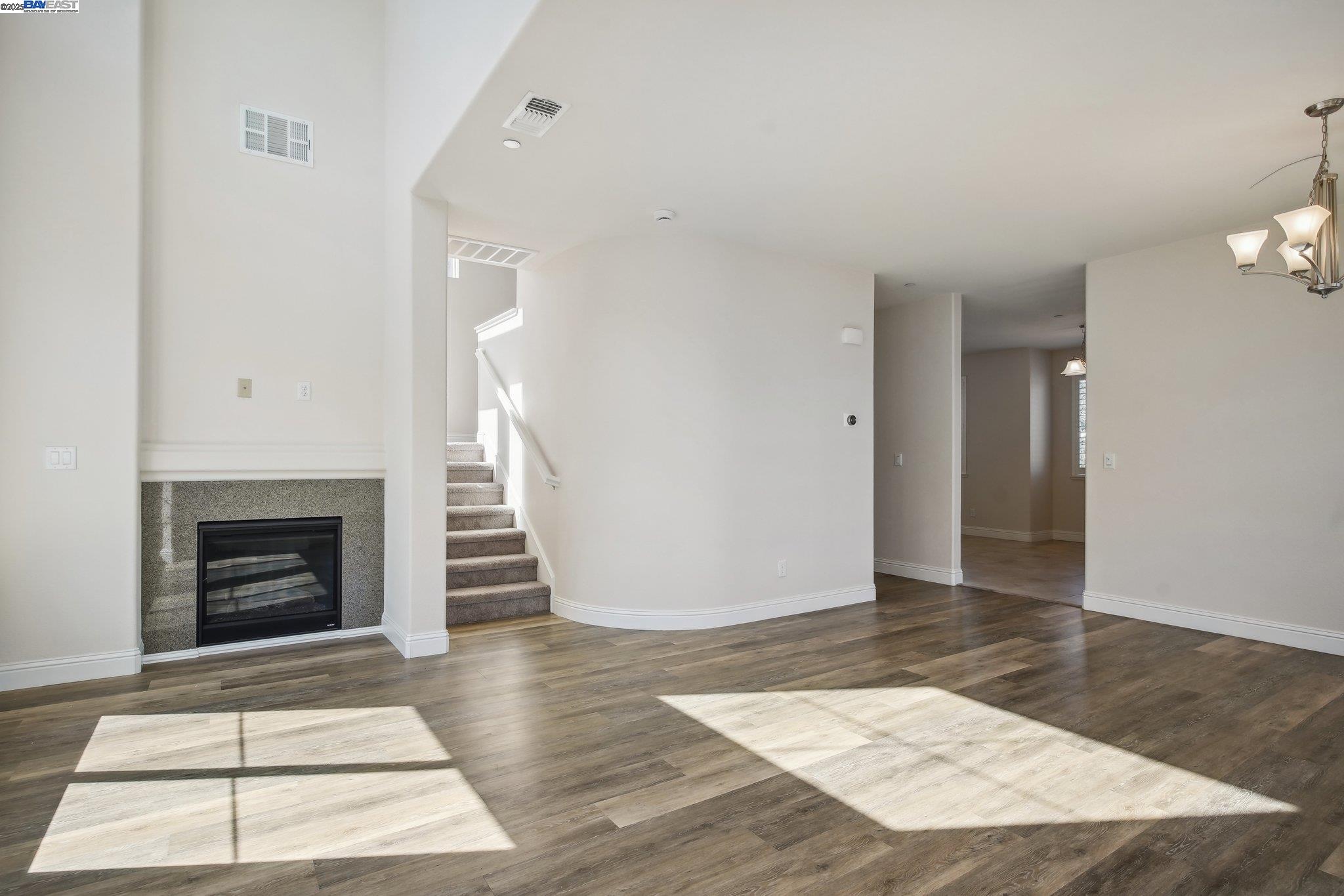 Detail Gallery Image 6 of 56 For 2636 Wisteria Way, Concord,  CA 94519 - 3 Beds | 3/1 Baths
