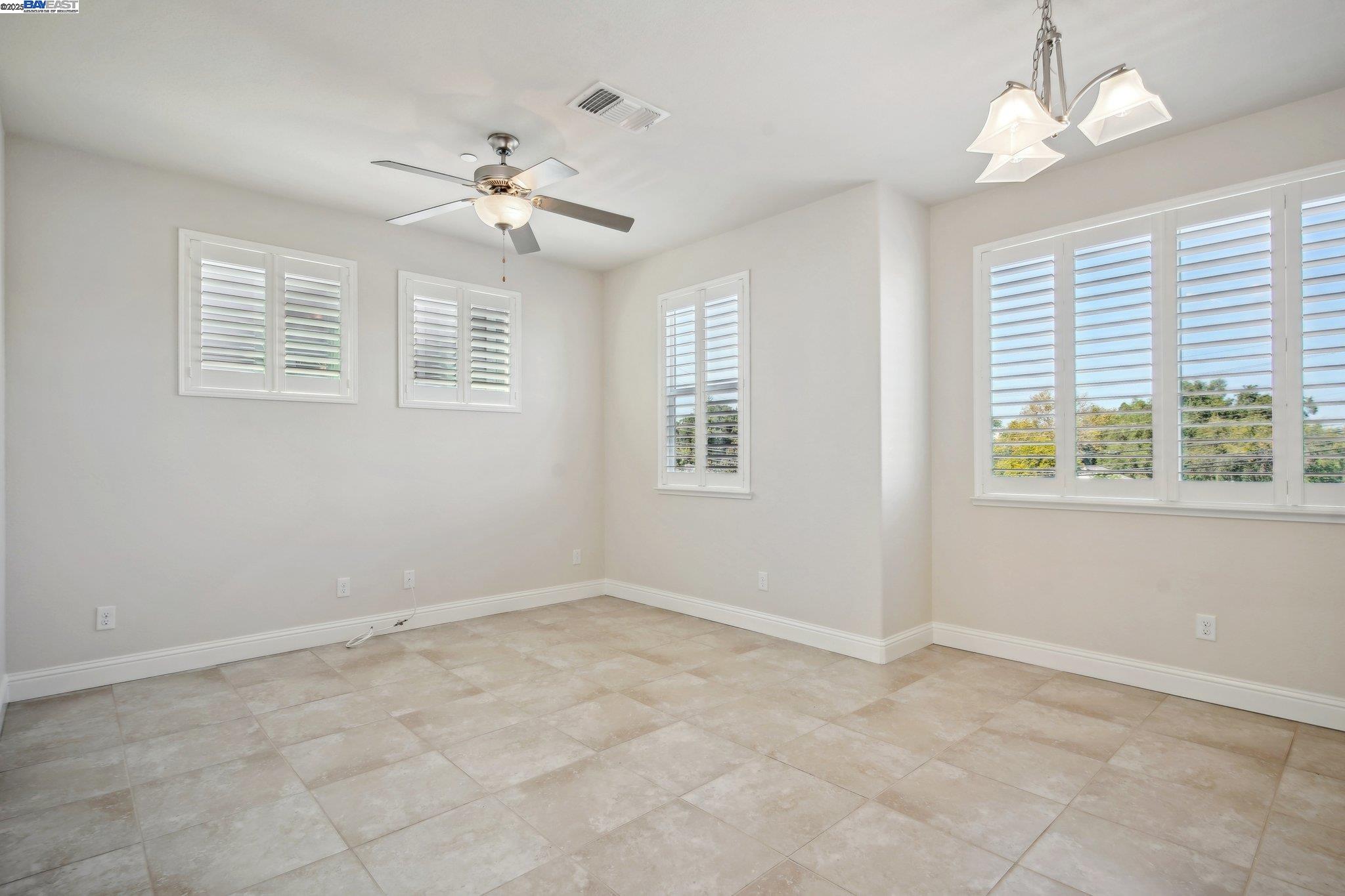 Detail Gallery Image 8 of 56 For 2636 Wisteria Way, Concord,  CA 94519 - 3 Beds | 3/1 Baths