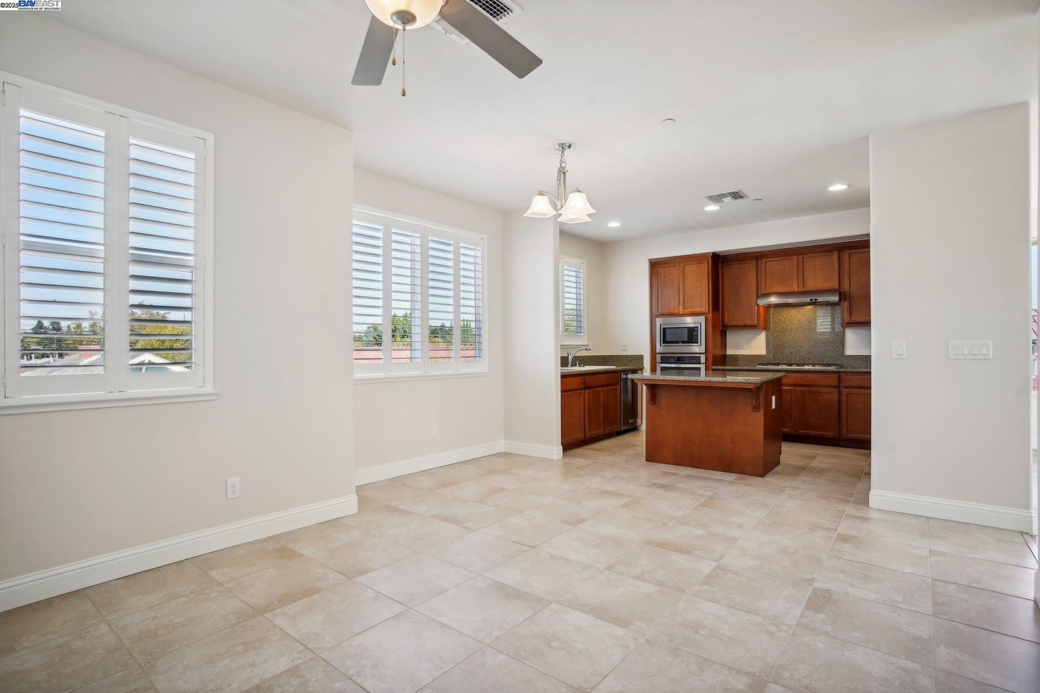 Detail Gallery Image 9 of 56 For 2636 Wisteria Way, Concord,  CA 94519 - 3 Beds | 3/1 Baths