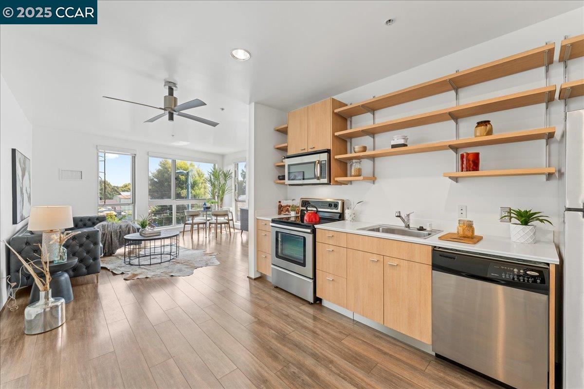 1201 Pine St # 365, Oakland, California 94607, 1 Bedroom Bedrooms, 3 Rooms Rooms,1 BathroomBathrooms,Residential,For Sale,1201 Pine St # 365,41091649