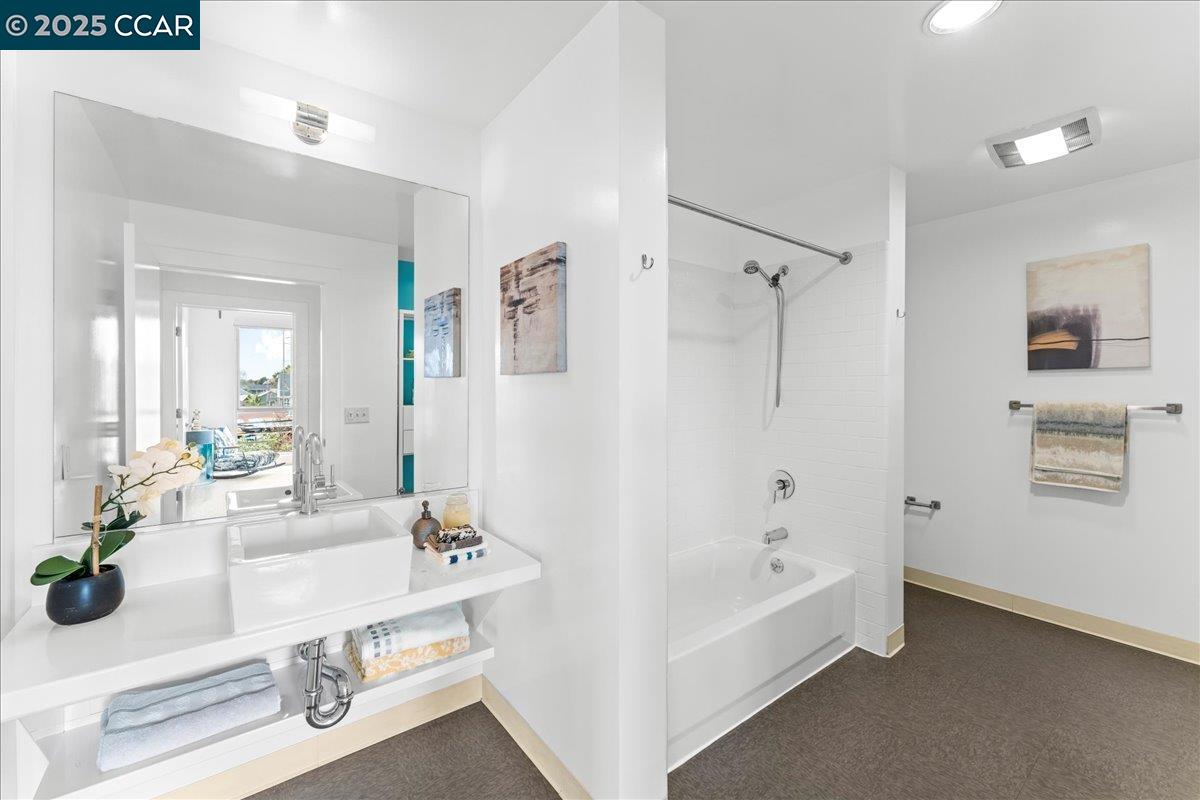 1201 Pine St # 365, Oakland, California 94607, 1 Bedroom Bedrooms, 3 Rooms Rooms,1 BathroomBathrooms,Residential,For Sale,1201 Pine St # 365,41091649