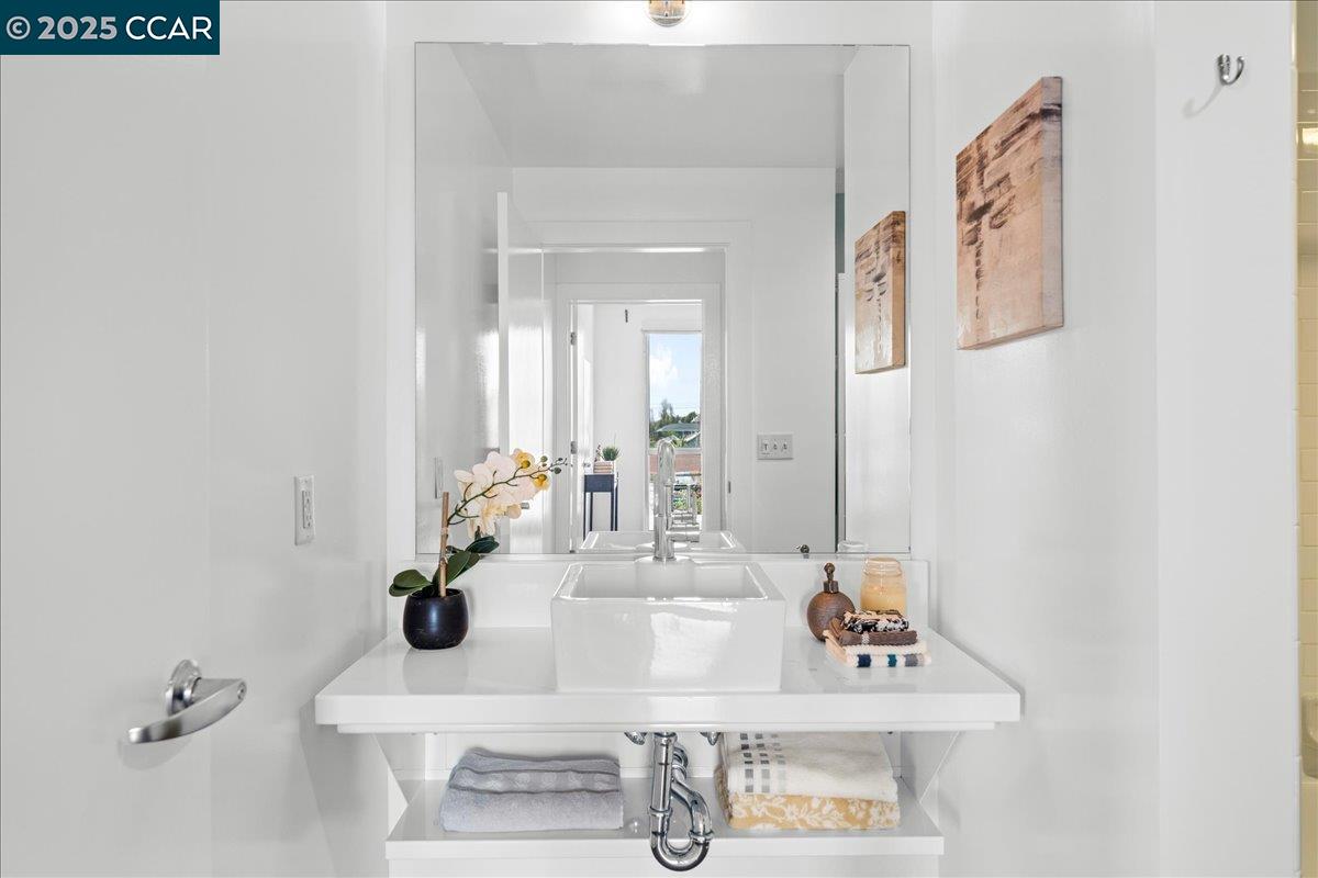 1201 Pine St # 365, Oakland, California 94607, 1 Bedroom Bedrooms, 3 Rooms Rooms,1 BathroomBathrooms,Residential,For Sale,1201 Pine St # 365,41091649